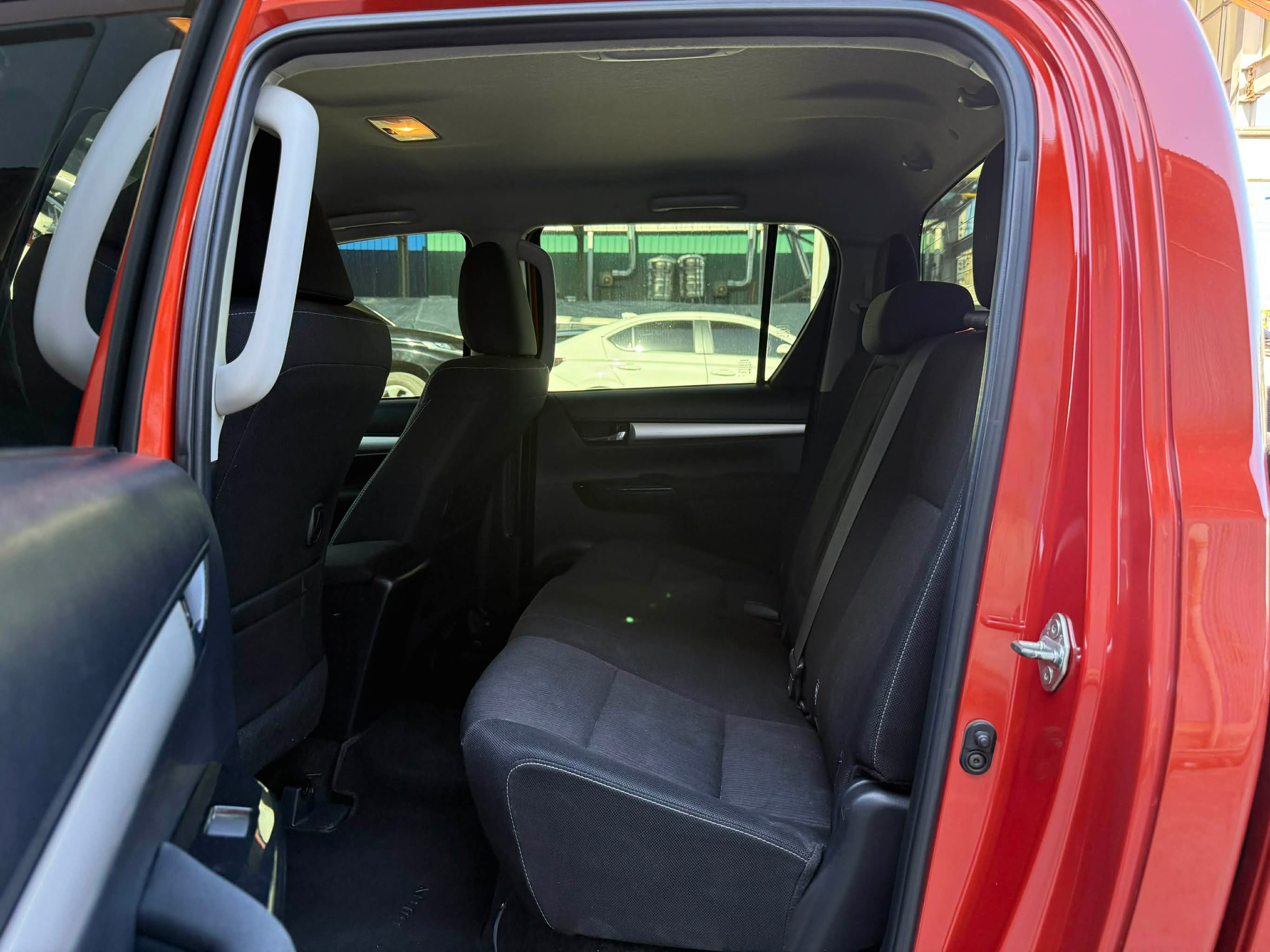 2022 TOYOTA HILUX 2.4L G 4X2 AUTOMATIC TRANSMISSION Gold Aces Car Display Center