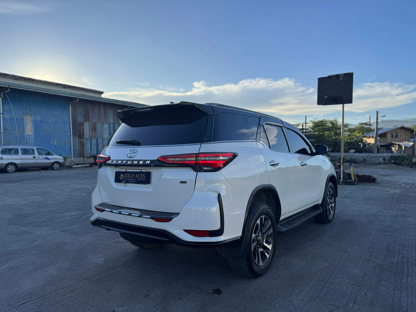2022 TOYOTA FORTUNER 2.8L LTD 4X4 AUTOMATIC TRANSMISSION (38T KMS ONLY!) Gold Aces Car Display Center