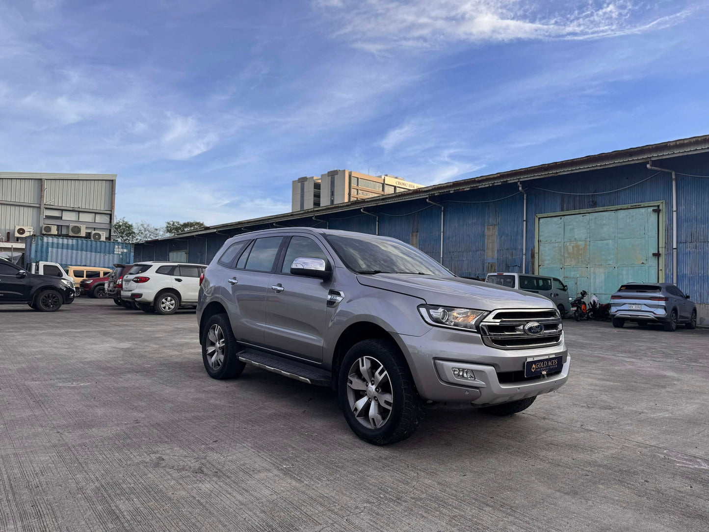 2016 FORD EVEREST TITANIUM 4X2 DSL AUTOMATIC TRANSMISSION Gold Aces Car Display Center