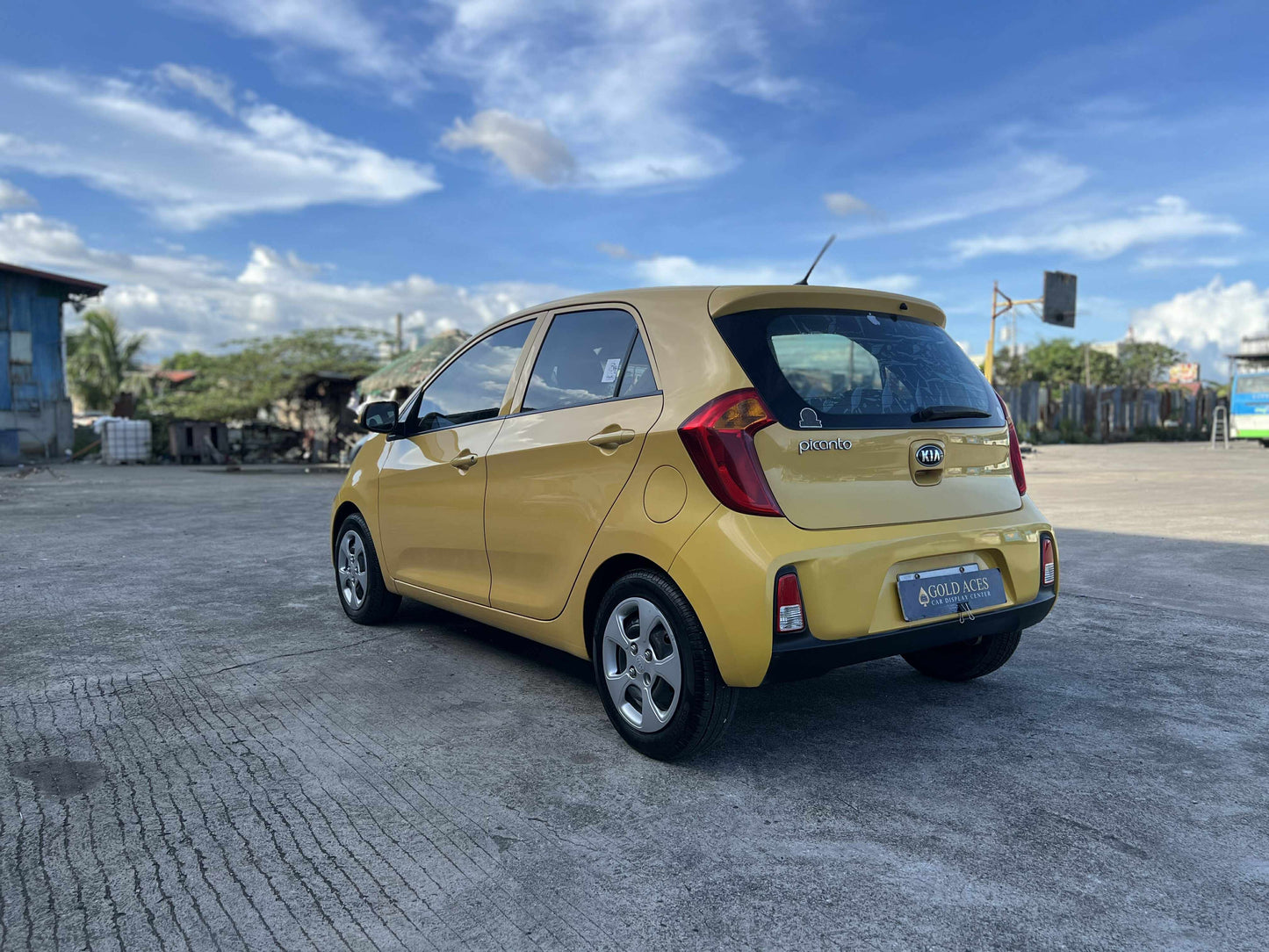 2015 KIA PICANTO 1.0L MANUAL TRANSMISSION Gold Aces Car Display Center
