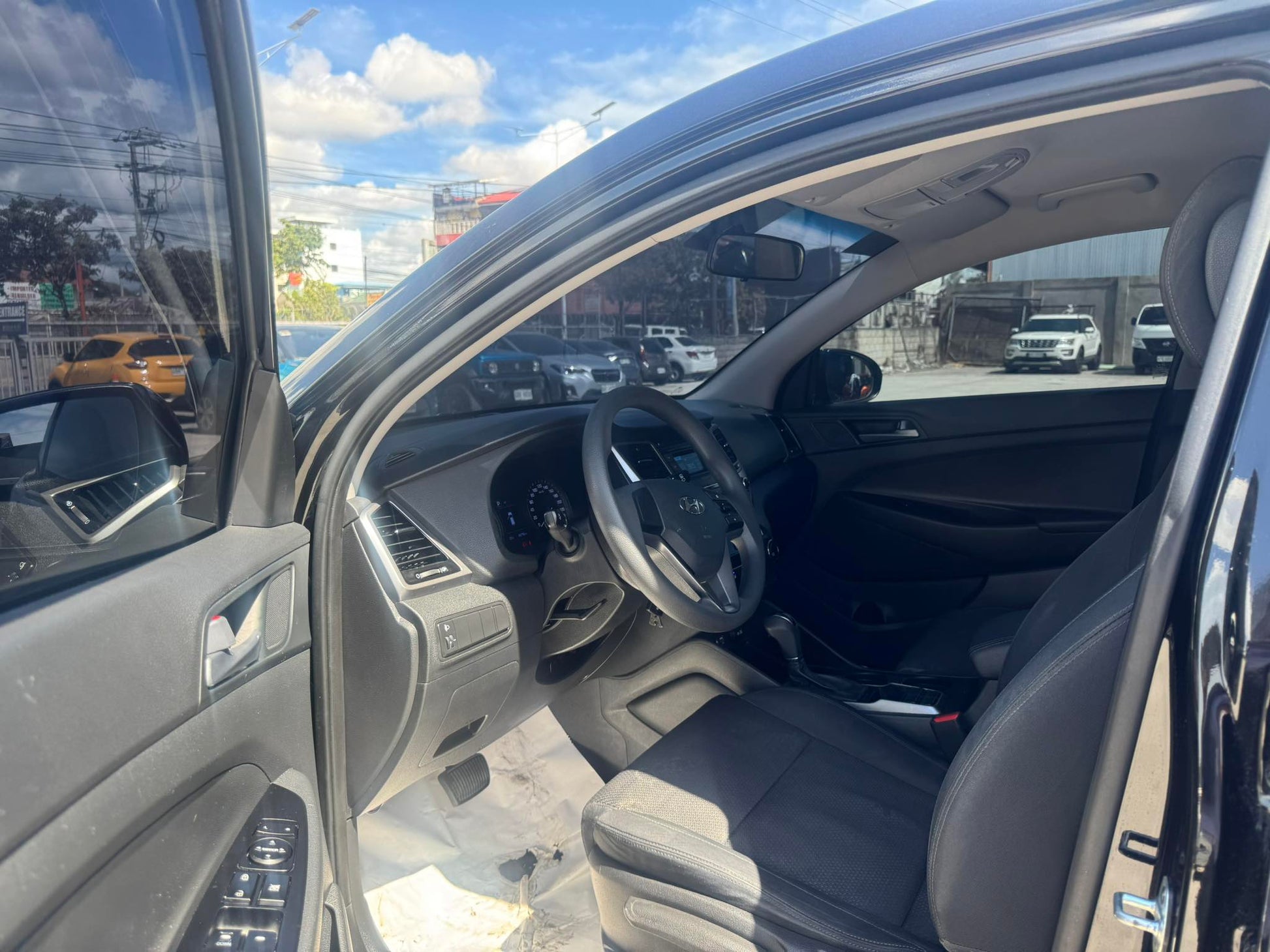 2017 HYUNDAI TUCSON 2.0L CRDI AUTOMATIC TRANSMISSION Gold Aces Car Display Center