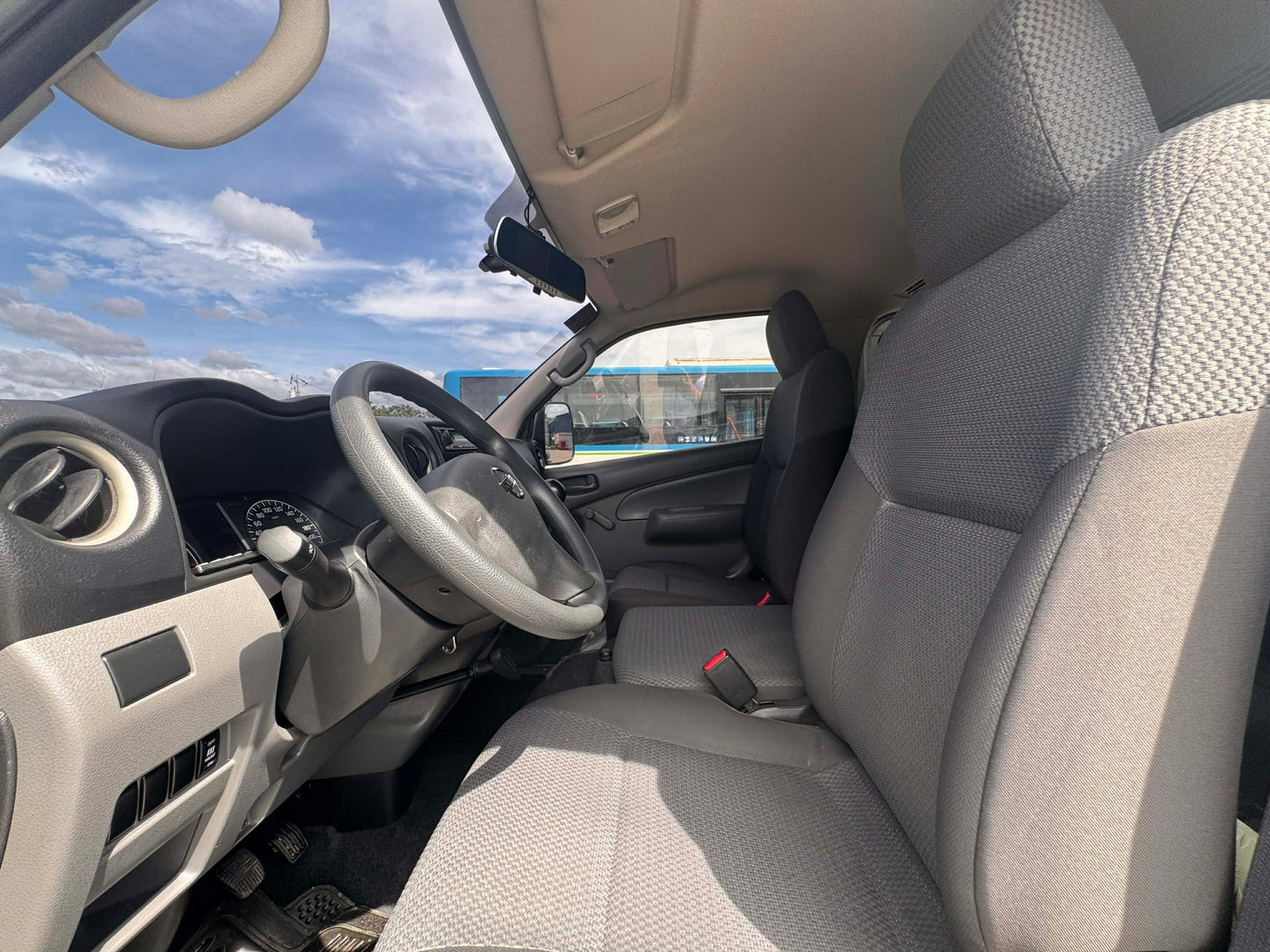 2017 NISSAN NV350 URVAN 2.5L MANUAL TRANSMISSION Gold Aces Car Display Center