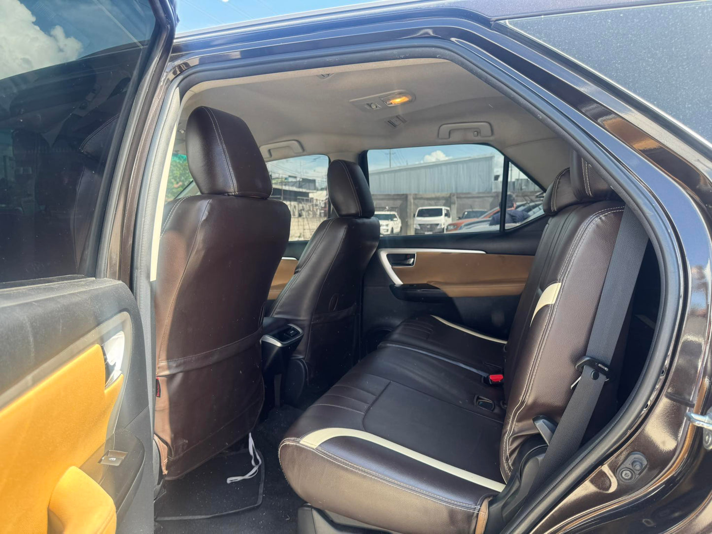 2017 TOYOTA FORTUNER 2.4L G 4X2 AUTOMATIC TRANSMISSION Gold Aces Car Display Center