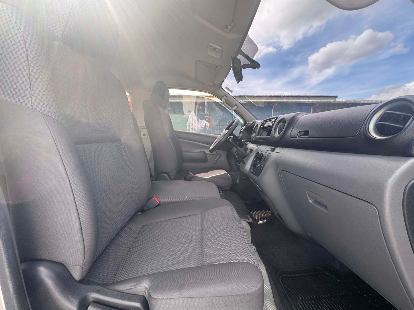 2017 NISSAN NV350 URVAN 2.5L MANUAL TRANSMISSION Gold Aces Car Display Center