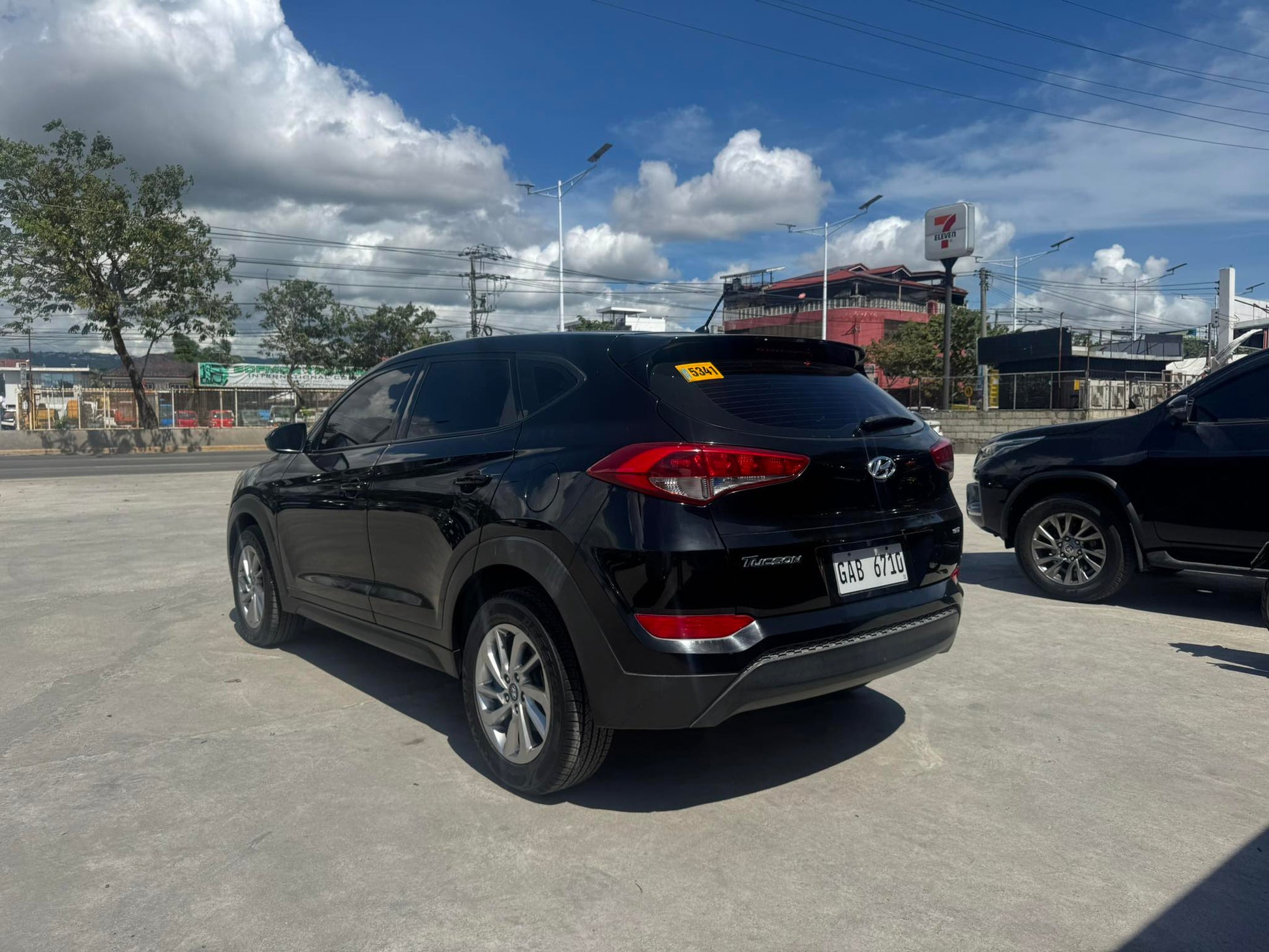 2017 HYUNDAI TUCSON 2.0L CRDI AUTOMATIC TRANSMISSION Gold Aces Car Display Center