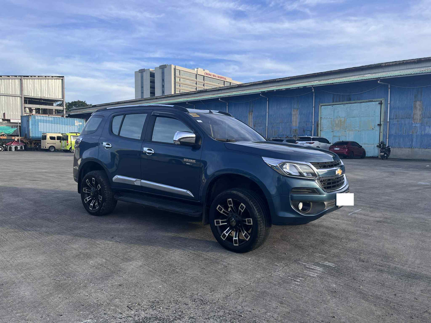 2017 CHEVROLET TRAILBLAZER 2.8L 4X2 AUTOMATIC TRANSMISSION Gold Aces Car Display Center