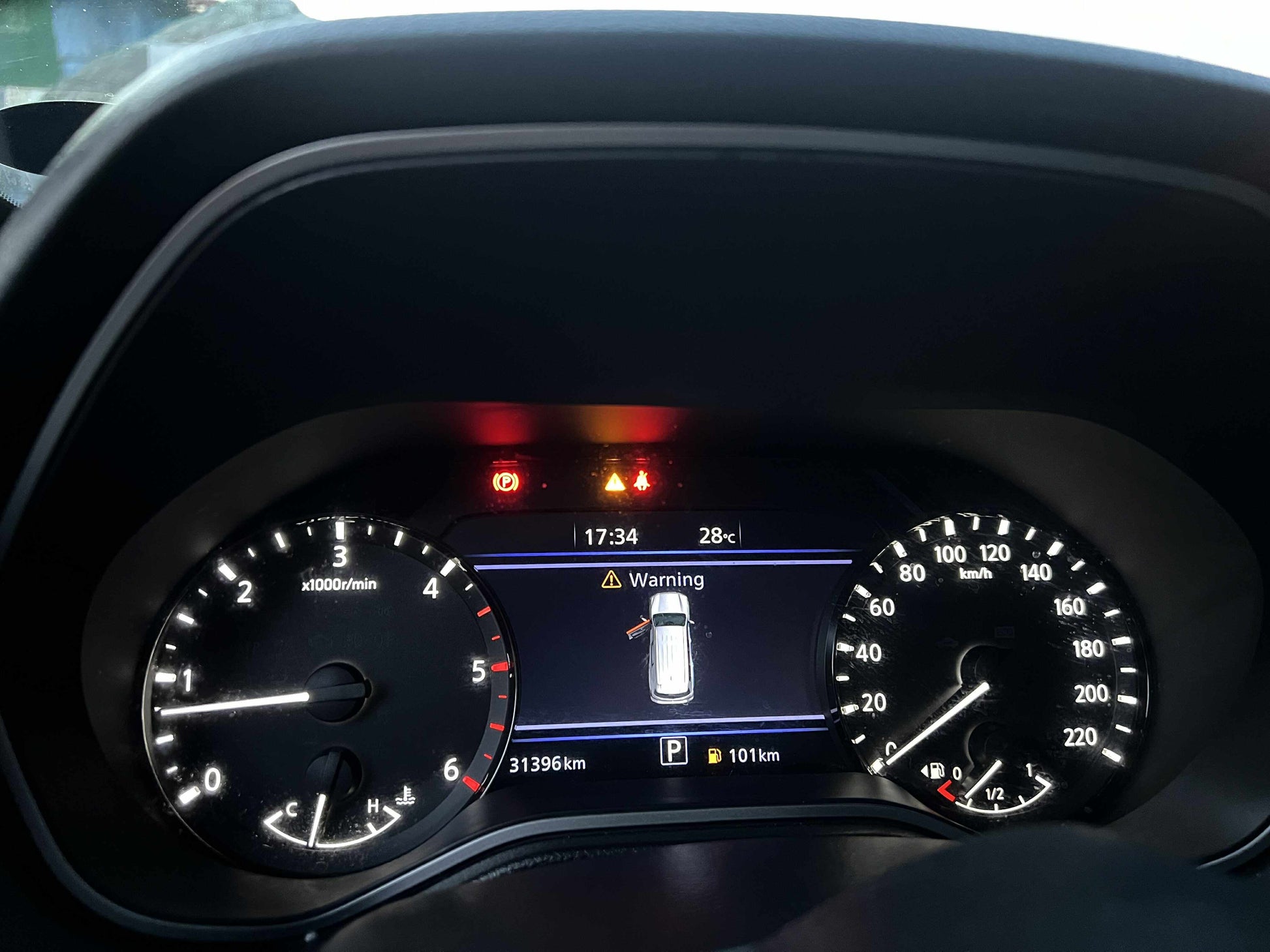 2025 NISSAN TERRA 2.5L VE 4X2 AUTOMATIC TRANMISSION Gold Aces Car Display Center