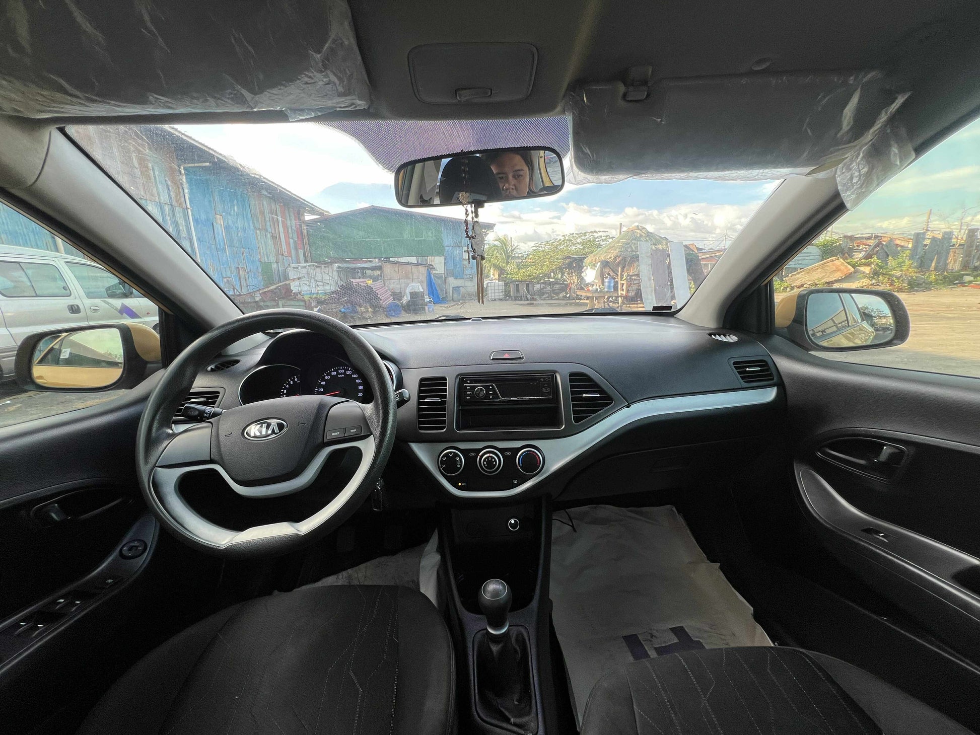 2015 KIA PICANTO 1.0L MANUAL TRANSMISSION Gold Aces Car Display Center