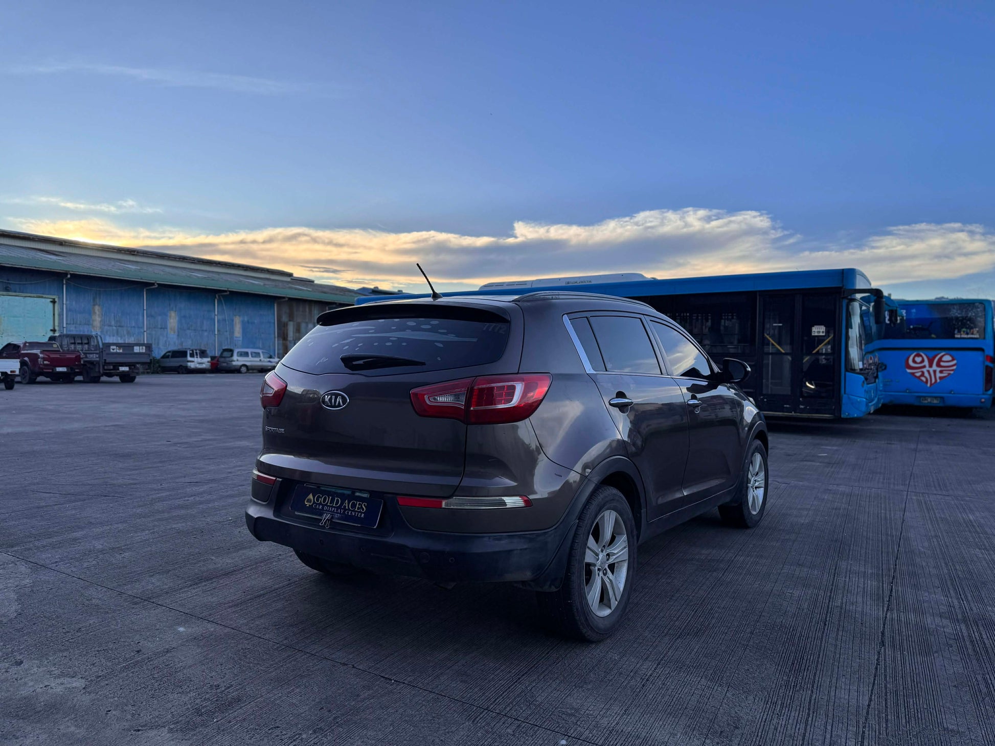 2011 KIA SPORTAGE EX 2.0L EX GAS AUTOMATIC TRANSMISSION Gold Aces Car Display Center