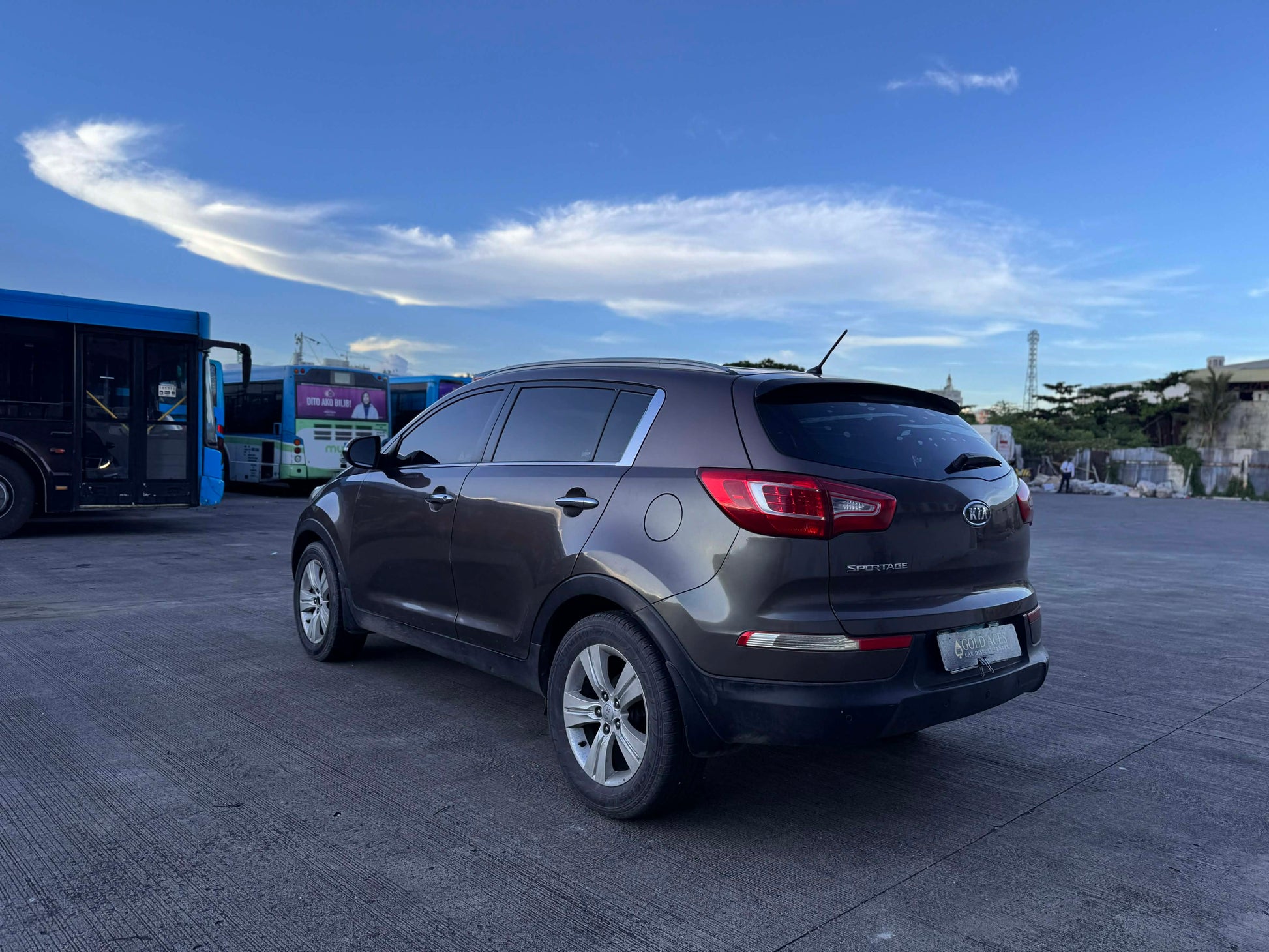 2011 KIA SPORTAGE EX 2.0L EX GAS AUTOMATIC TRANSMISSION Gold Aces Car Display Center