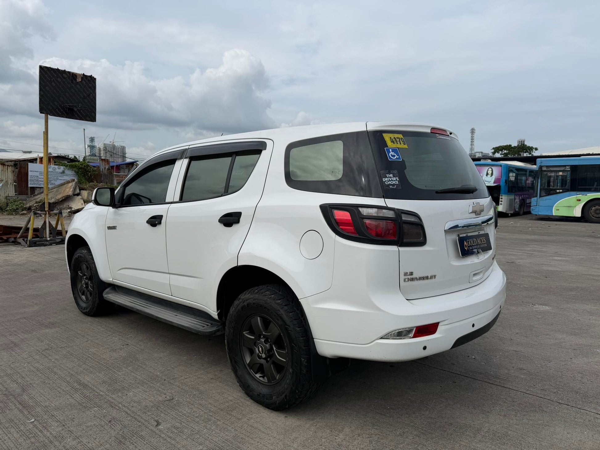 2014 CHEVROLET TRAILBLAZER 2.8L 4X2 AUTOMATIC TRANSMISSION Gold Aces Car Display Center