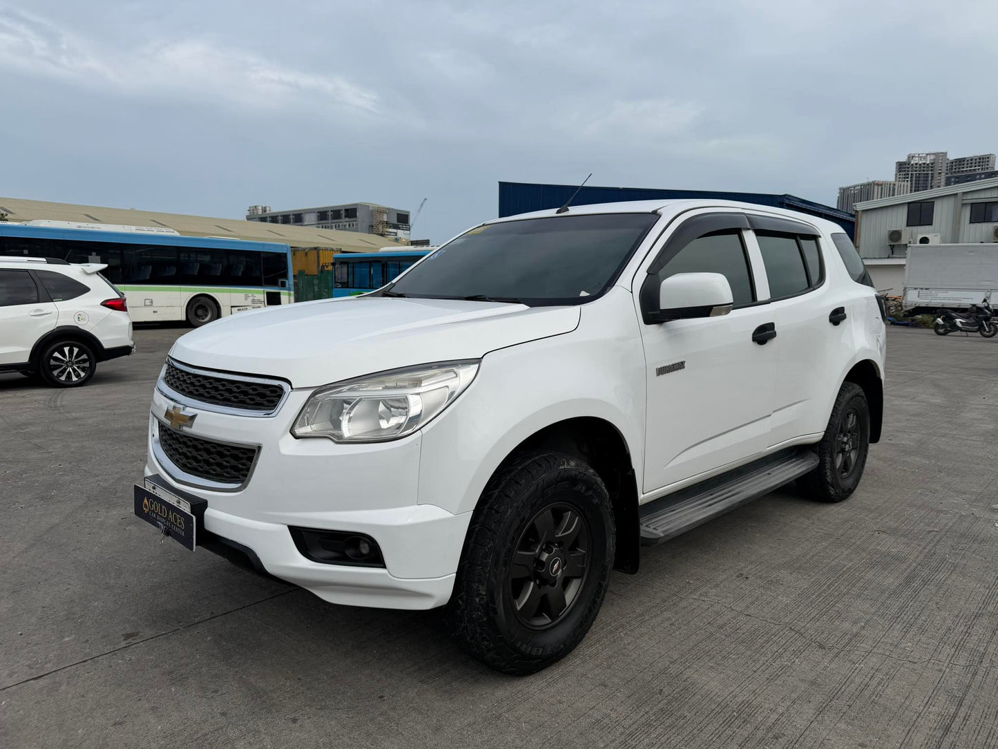 2014 CHEVROLET TRAILBLAZER 2.8L 4X2 AUTOMATIC TRANSMISSION Gold Aces Car Display Center