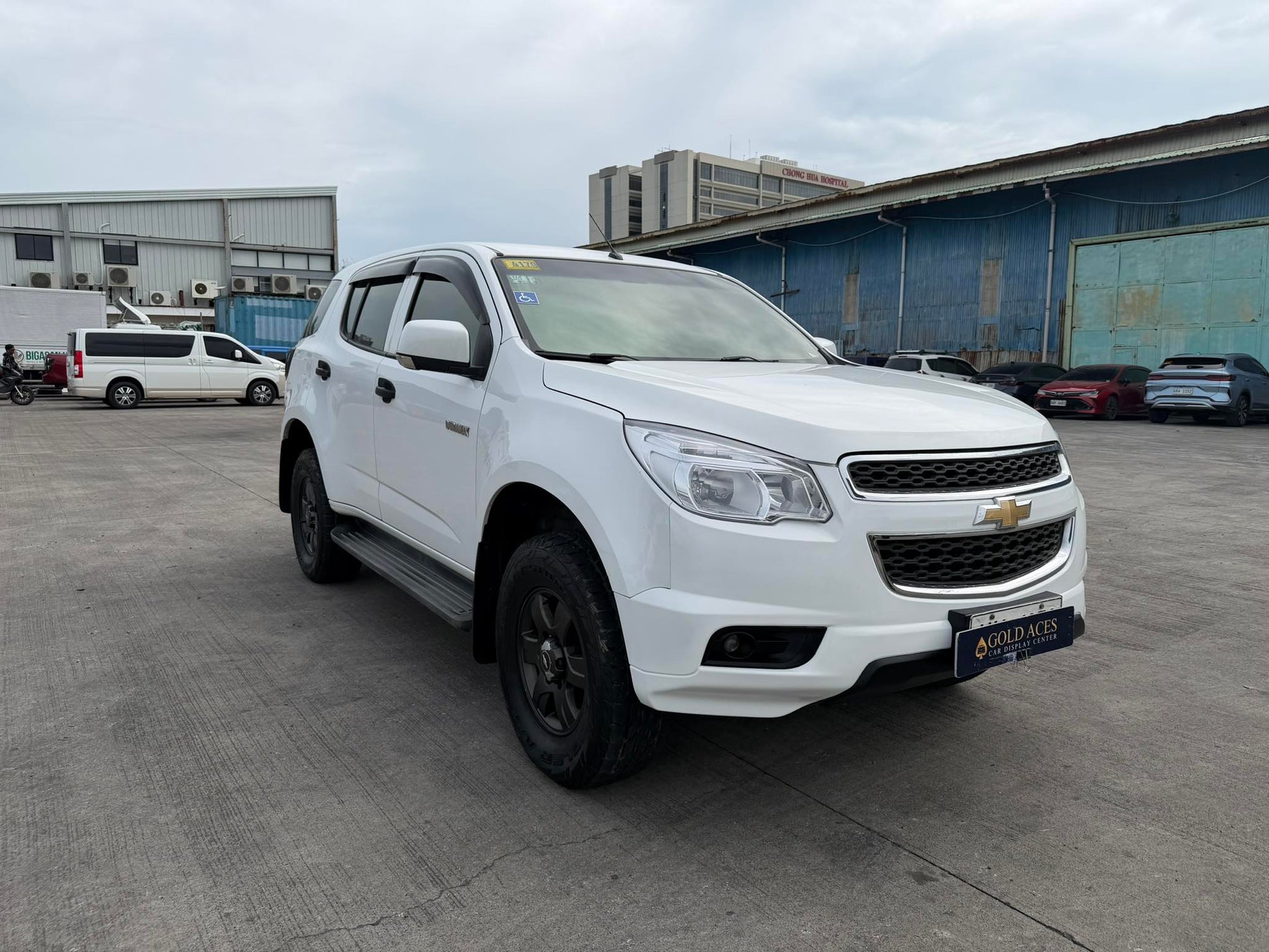 2014 CHEVROLET TRAILBLAZER 2.8L 4X2 AUTOMATIC TRANSMISSION Gold Aces Car Display Center