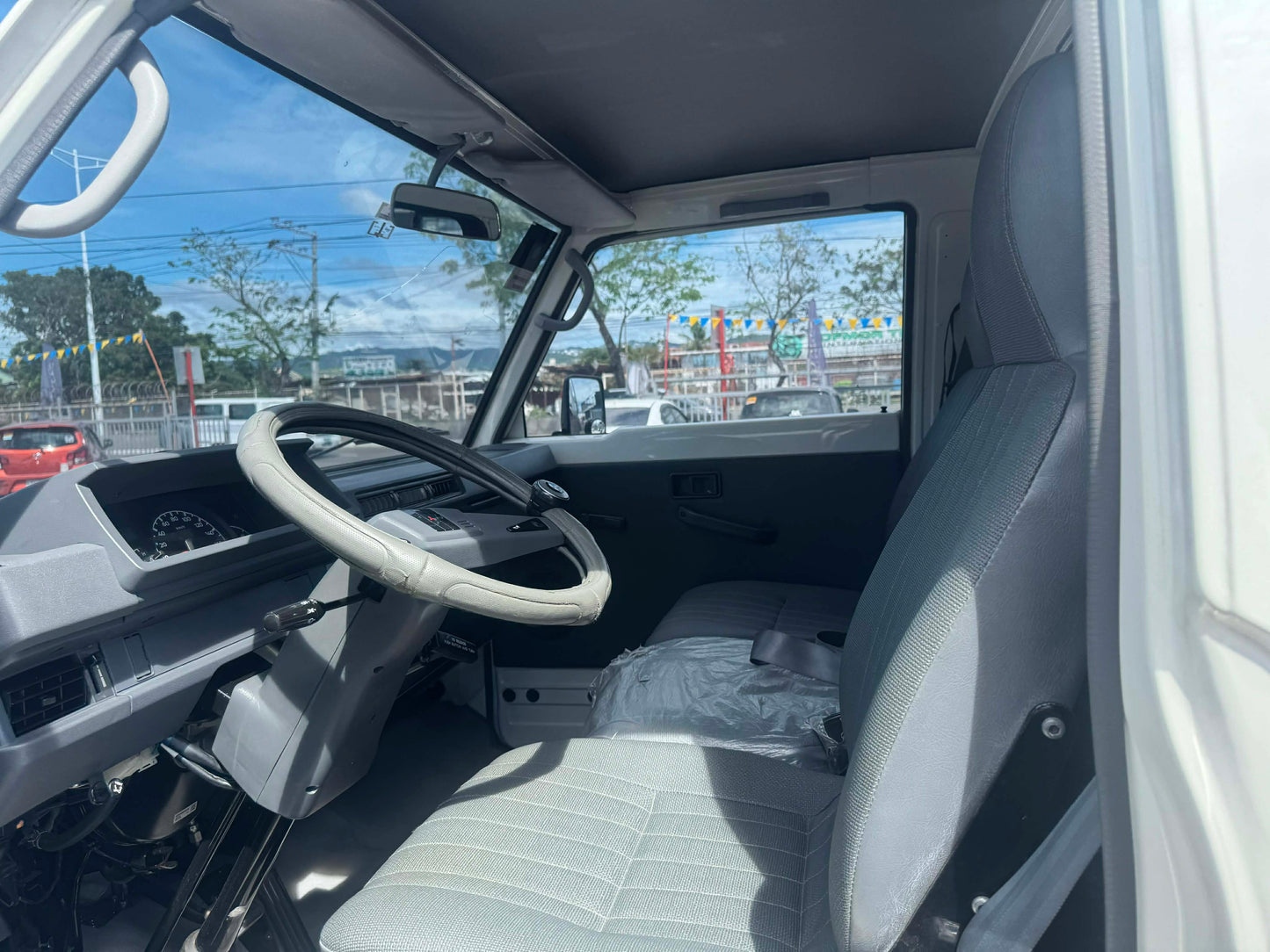 2024 MITSUBISHI L300 2.2L DSL MANUAL TRANSMISSION Gold Aces Car Display Center