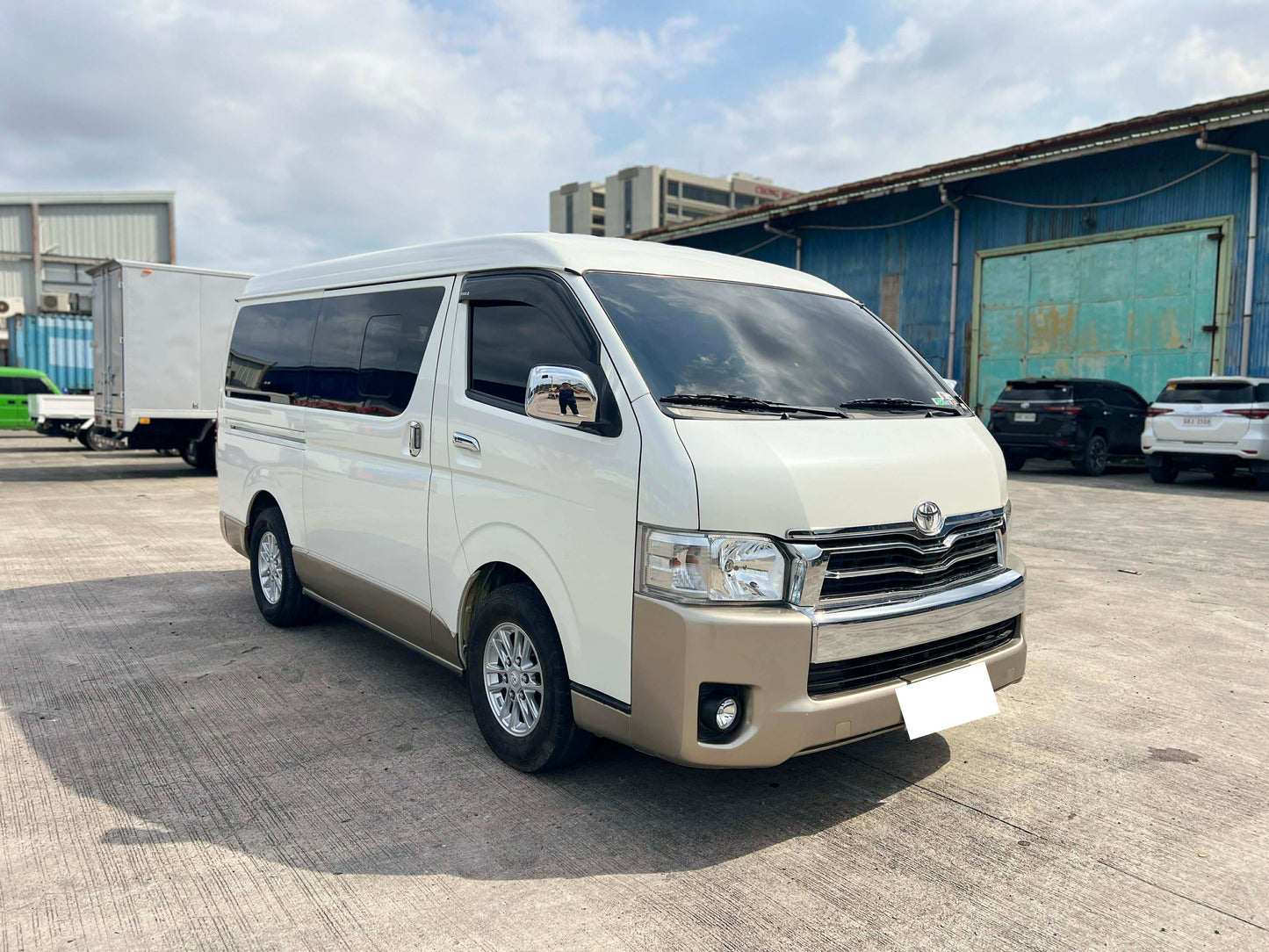 2016 TOYOTA HIACE SUPER GRANDIA 2.8L DSL AUTOMATIC TRANSMISSION Gold Aces Car Display Center