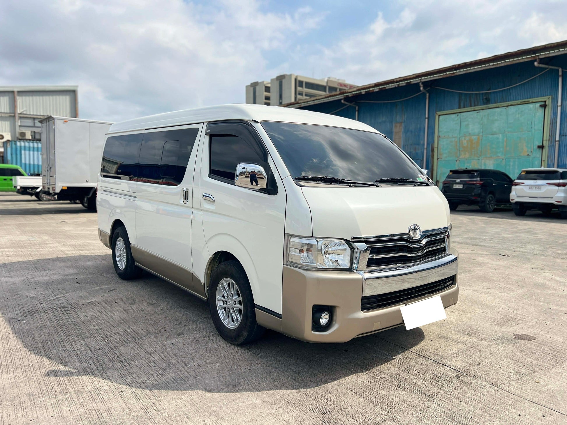 2016 TOYOTA HIACE SUPER GRANDIA 2.8L DSL AUTOMATIC TRANSMISSION Gold Aces Car Display Center