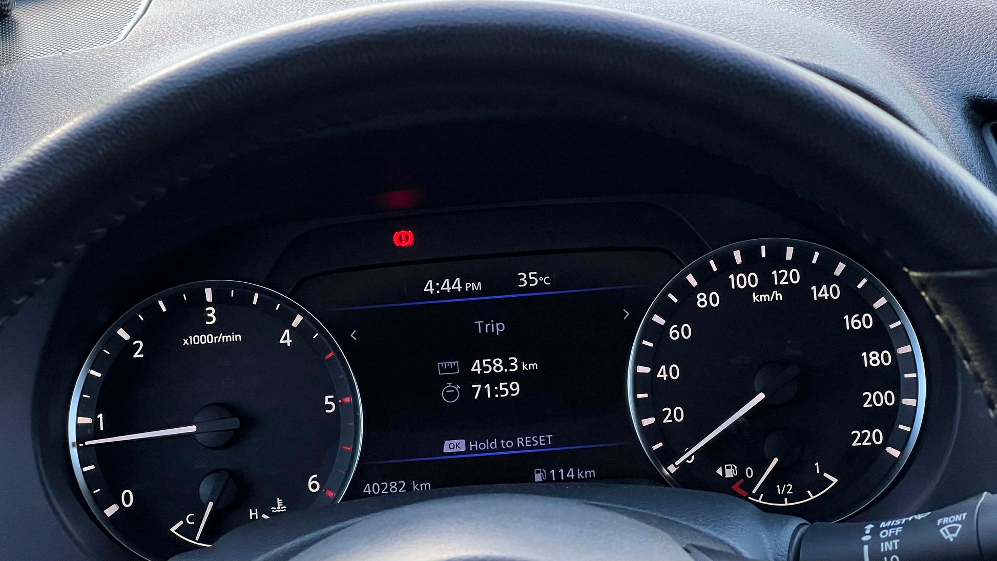 2024 NISSAN NAVARA 2.5L 4X2 VE MANUAL TRANSMISSION Gold Aces Car Display Center