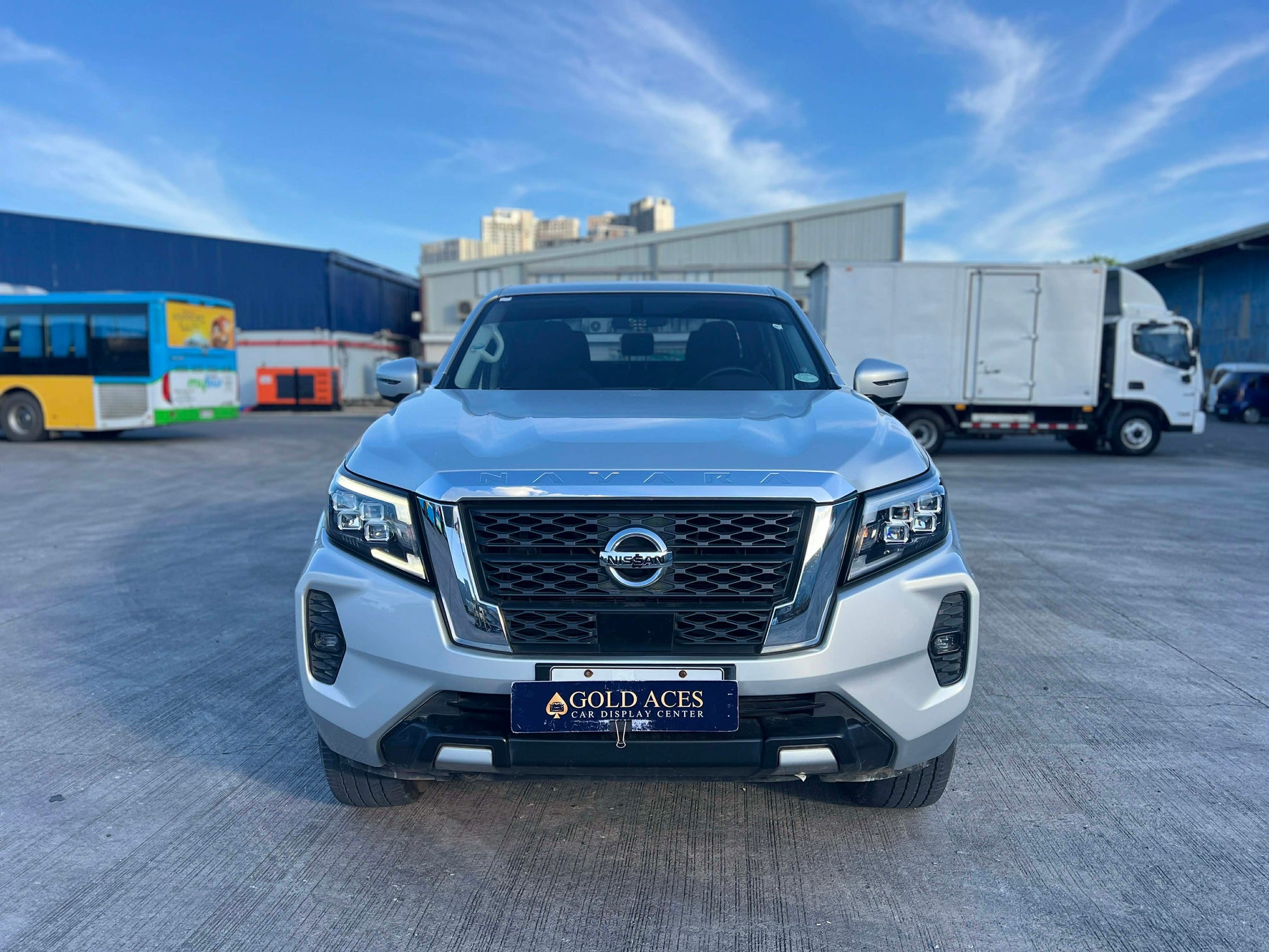 2024 NISSAN NAVARA 2.5L 4X2 VE MANUAL TRANSMISSION Gold Aces Car Display Center