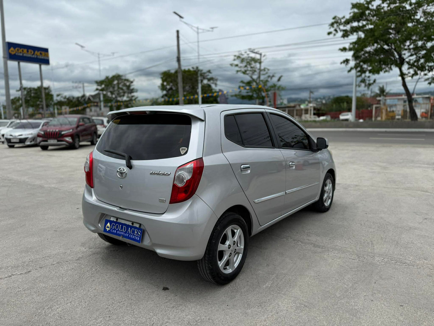 2015 TOYOTA WIGO G 1.0L AUTOMATIC TRANSMISSION Gold Aces Car Display Center