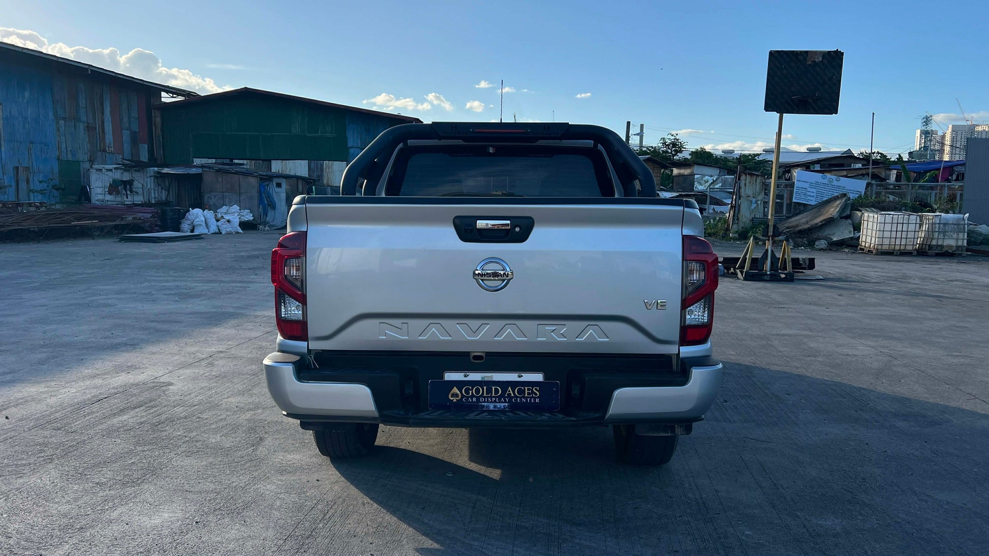 2024 NISSAN NAVARA 2.5L 4X2 VE MANUAL TRANSMISSION Gold Aces Car Display Center