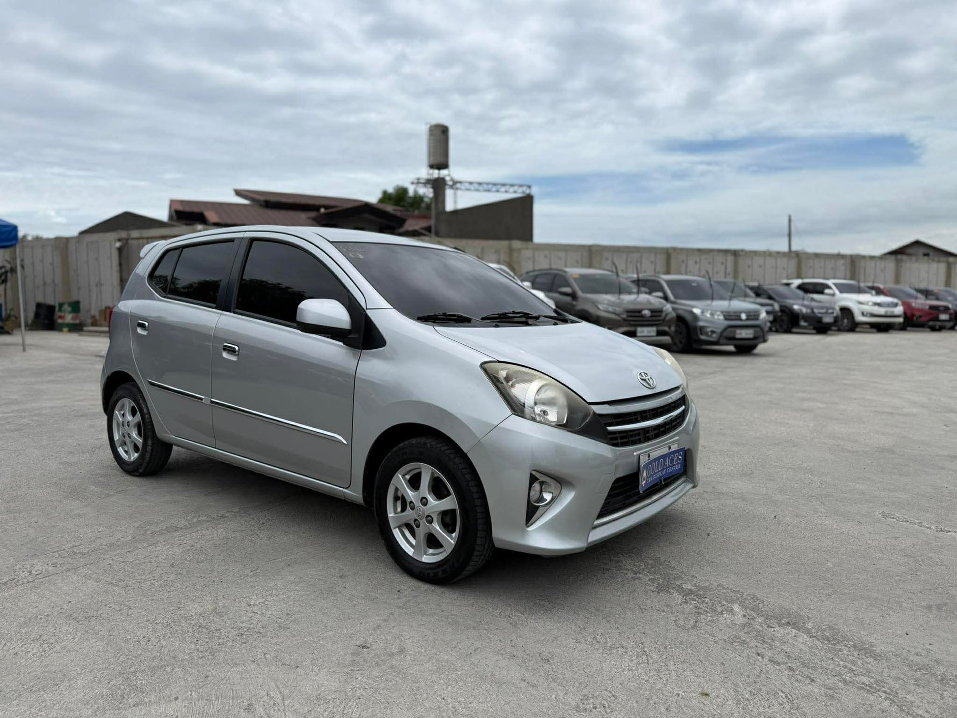 2015 TOYOTA WIGO G 1.0L AUTOMATIC TRANSMISSION Gold Aces Car Display Center