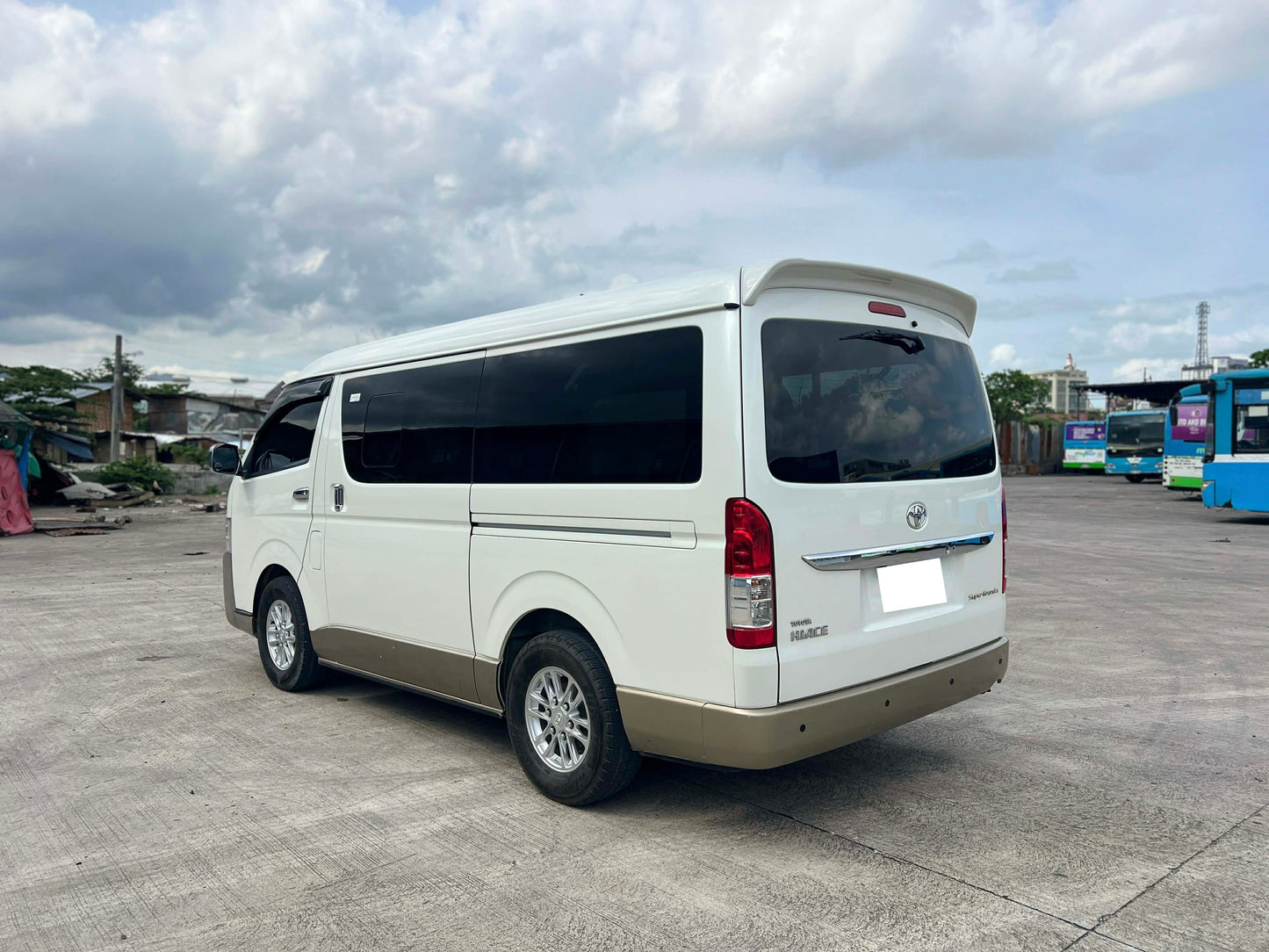 2016 TOYOTA HIACE SUPER GRANDIA 2.8L DSL AUTOMATIC TRANSMISSION Gold Aces Car Display Center