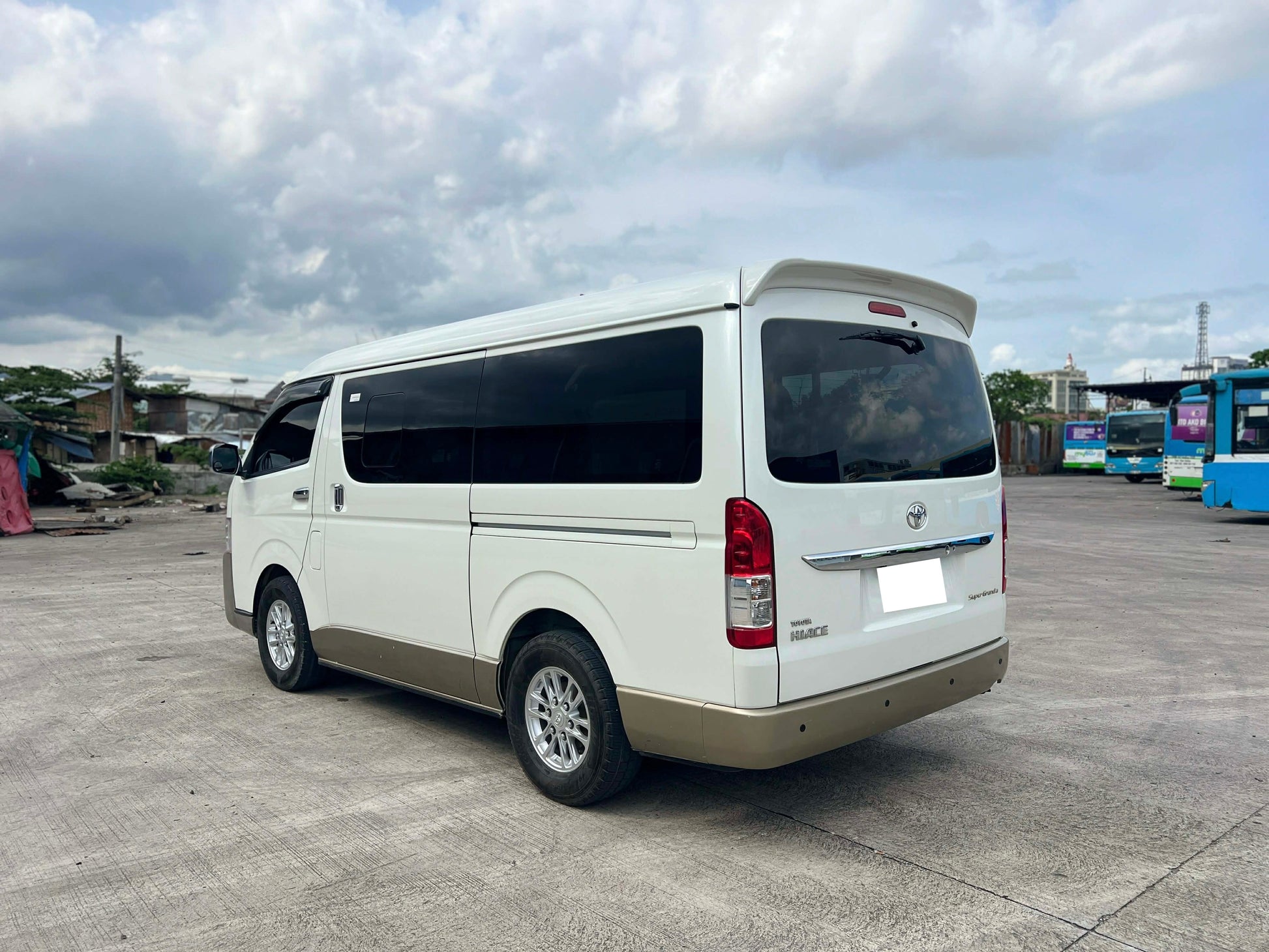 2016 TOYOTA HIACE SUPER GRANDIA 2.8L DSL AUTOMATIC TRANSMISSION Gold Aces Car Display Center