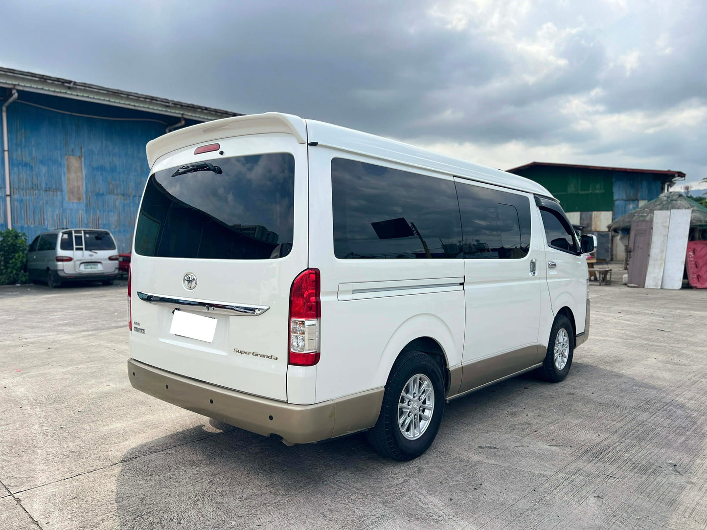 2016 TOYOTA HIACE SUPER GRANDIA 2.8L DSL AUTOMATIC TRANSMISSION Gold Aces Car Display Center