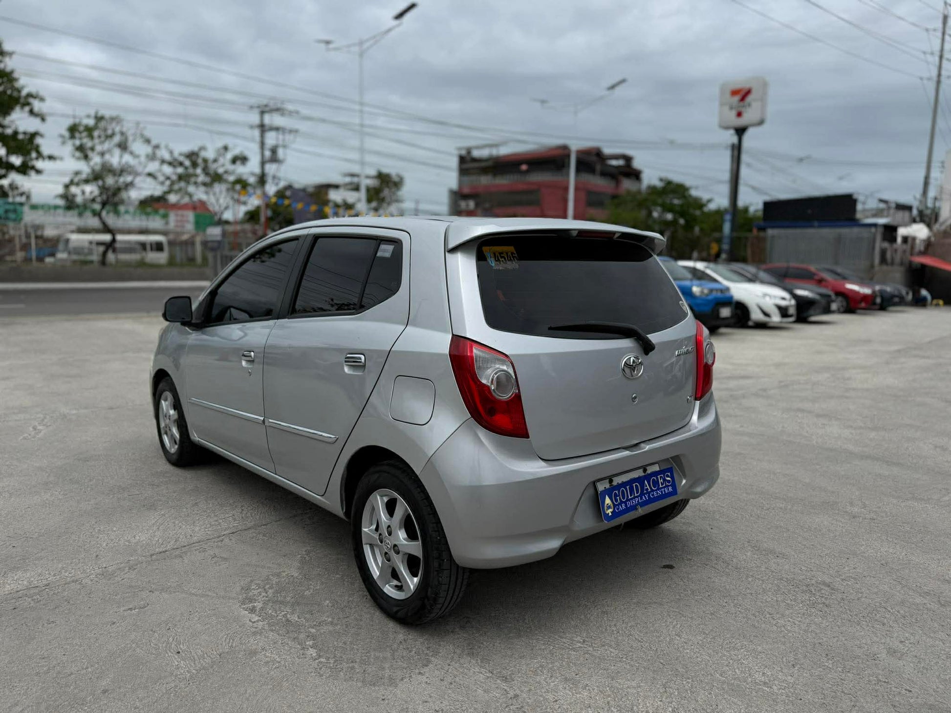 2015 TOYOTA WIGO G 1.0L AUTOMATIC TRANSMISSION Gold Aces Car Display Center