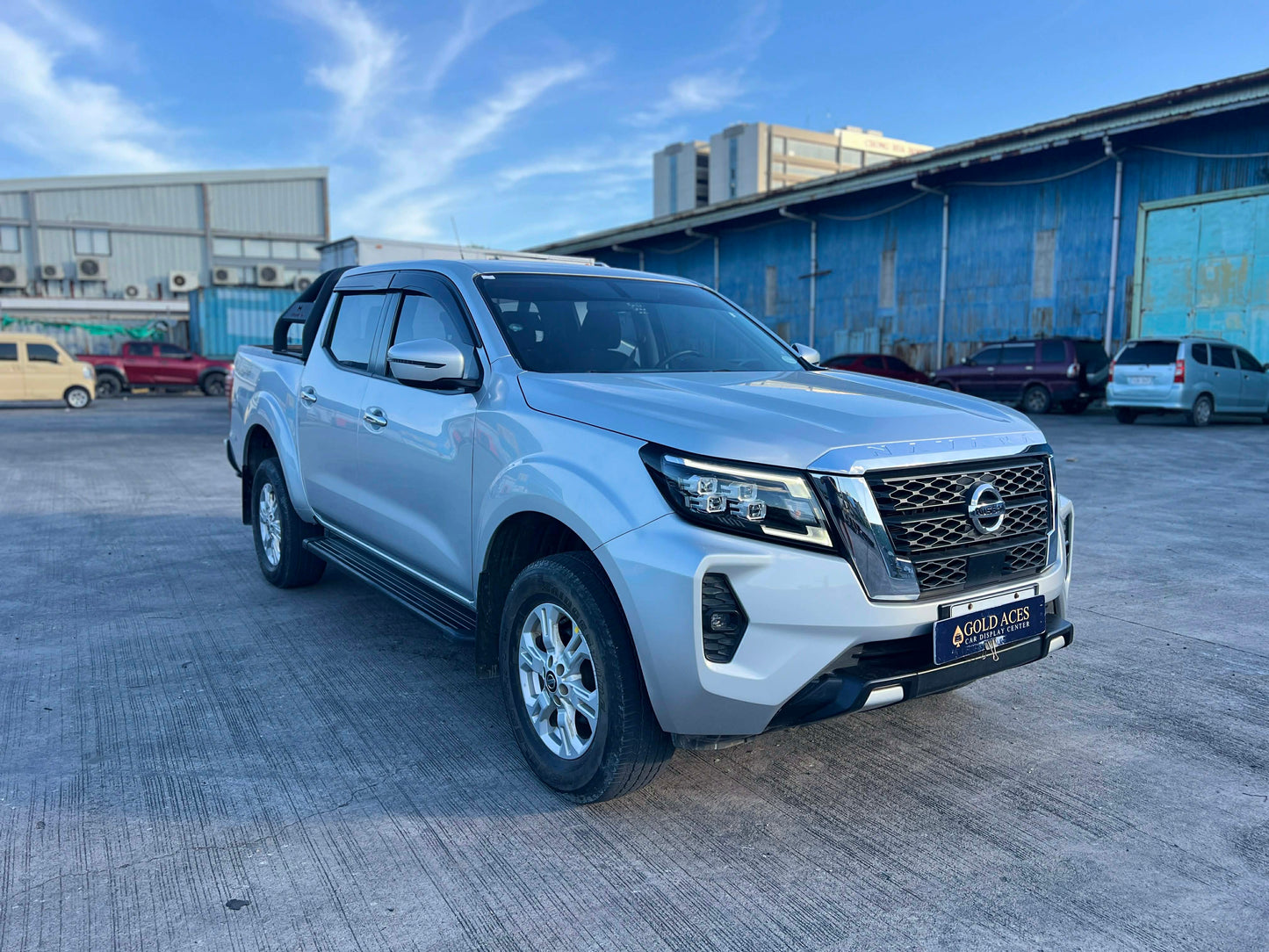2024 NISSAN NAVARA 2.5L 4X2 VE MANUAL TRANSMISSION Gold Aces Car Display Center