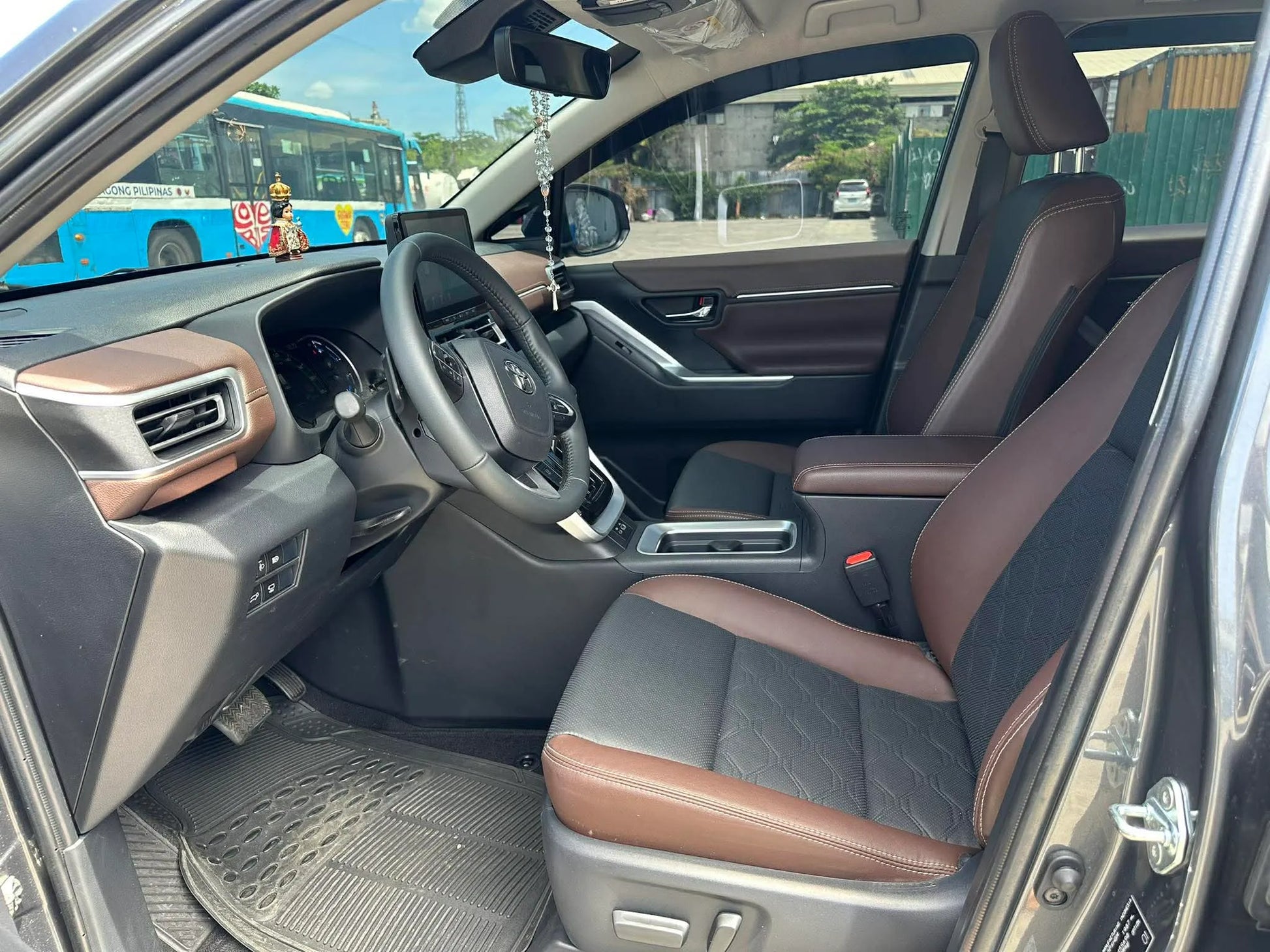 2026 TOYOTA INNOVA ZENIX Q HEV AUTOMATIC TRANSMISSION Gold Aces Car Display Center