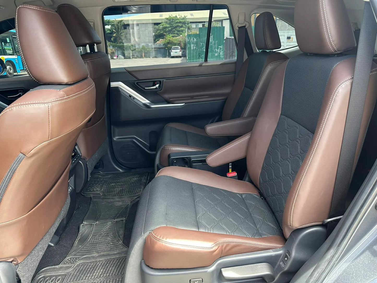 2026 TOYOTA INNOVA ZENIX Q HEV AUTOMATIC TRANSMISSION Gold Aces Car Display Center