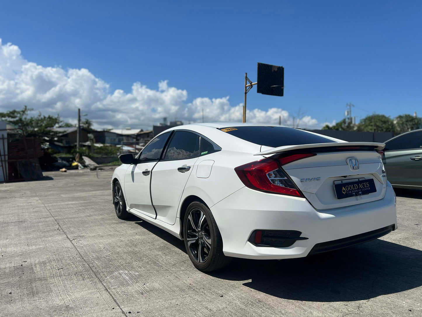 2016 HONDA CIVIC 1.5L RS AUTOMATIC TRANSMISSION Gold Aces Car Display Center