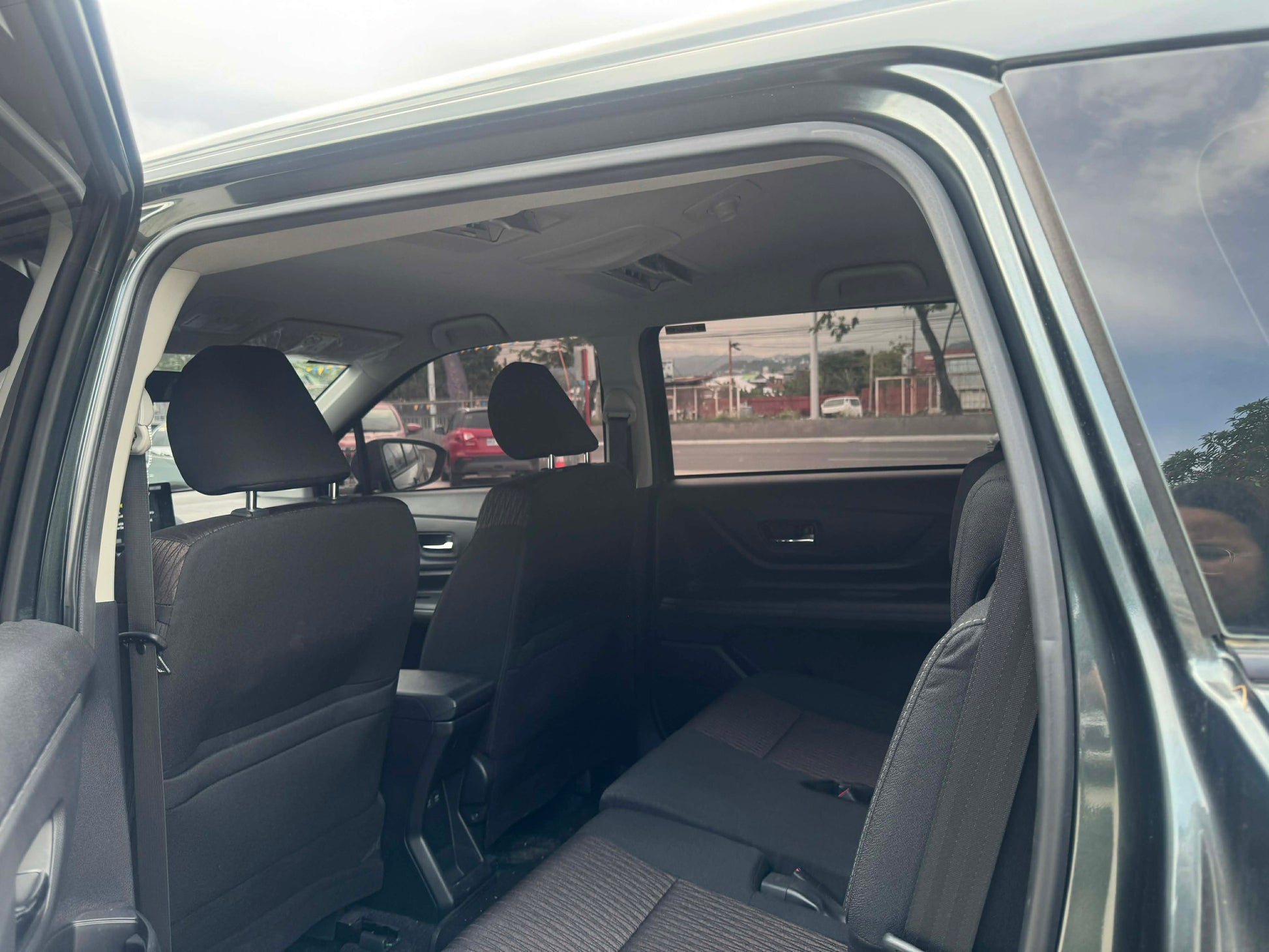 2025 TOYOTA AVANZA 1.3L E CVT AUTOMATIC TRANSMISSION (3T KMS ONLY!) Gold Aces Car Display Center