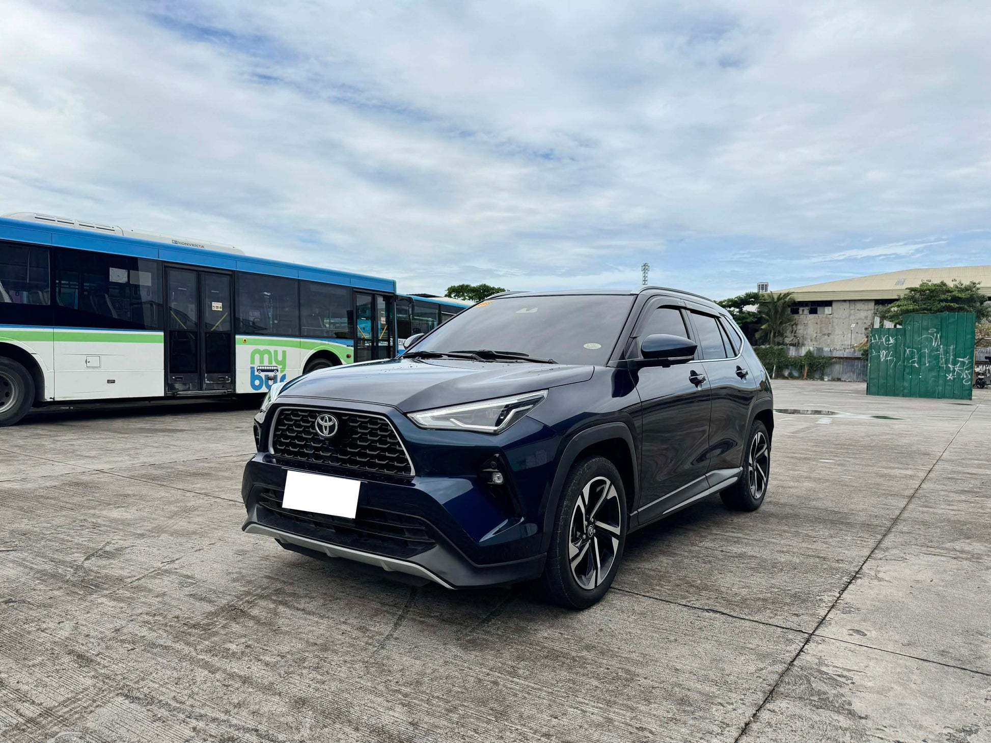 2023 TOYOTA YARIS CROSS 1.5L V AUTOMATIC TRANSMISSION Gold Aces Car Display Center