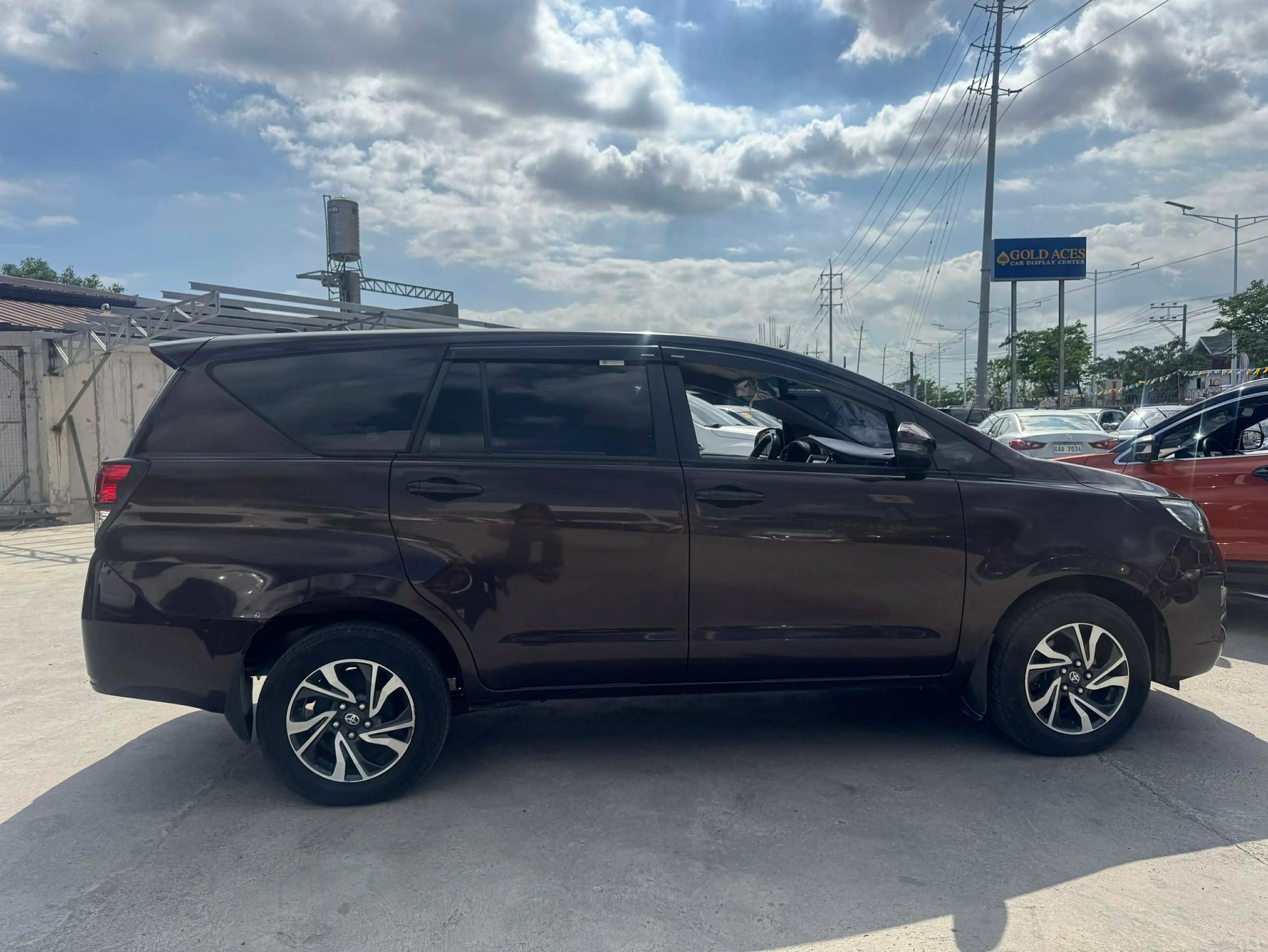 2022 TOYOTA INNOVA 2.8L E DIESEL AUTOMATIC TRANSMISSION Gold Aces Car Display Center