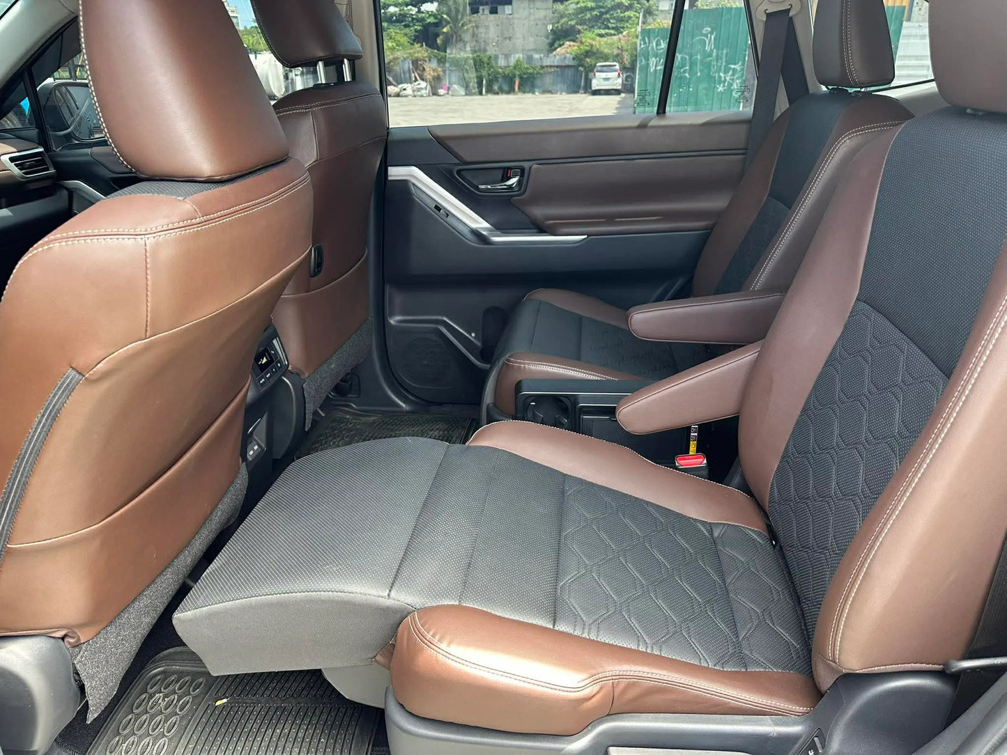 2026 TOYOTA INNOVA ZENIX Q HEV AUTOMATIC TRANSMISSION Gold Aces Car Display Center
