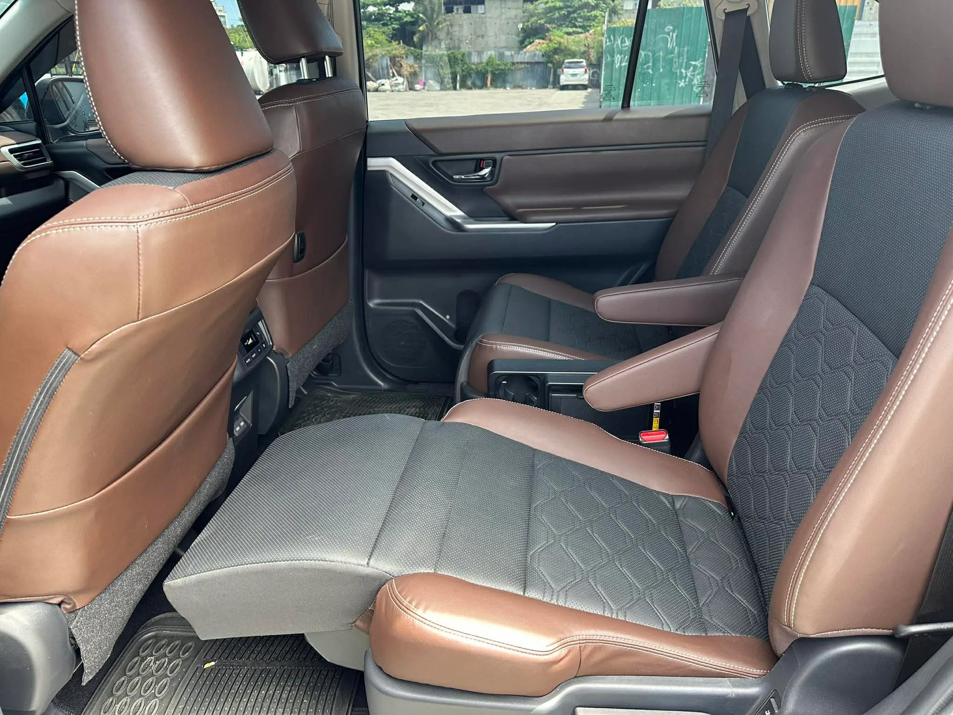 2026 TOYOTA INNOVA ZENIX Q HEV AUTOMATIC TRANSMISSION Gold Aces Car Display Center