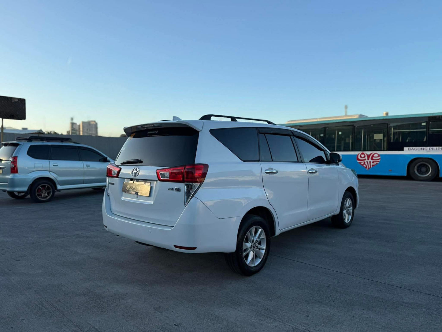 2019 TOYOTA INNOVA 2.8L G DSL AUTOMATIC TRANSMISSION Gold Aces Car Display Center