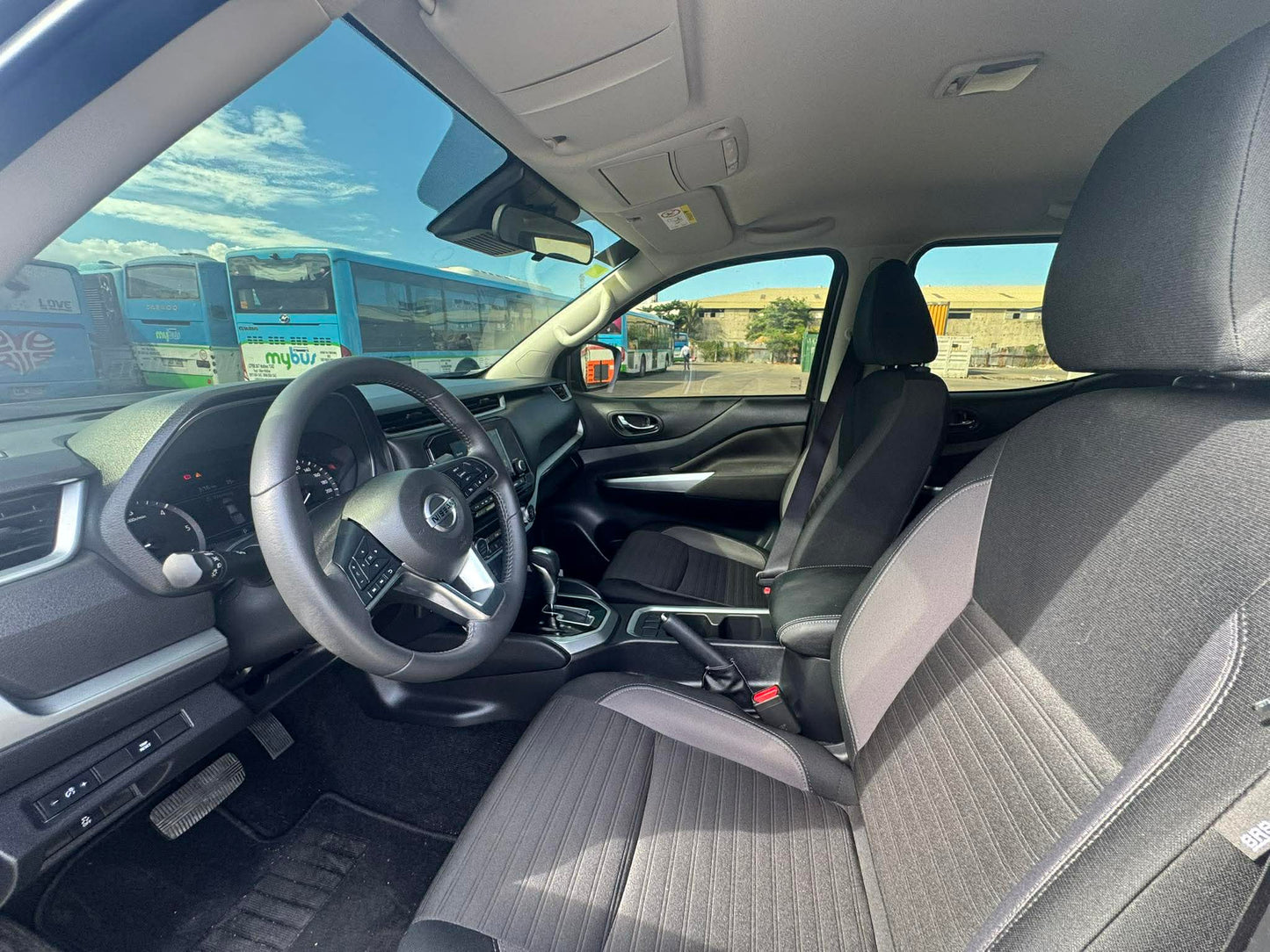 2025 NISSAN NAVARA 2.5L 4X2 VE CALIBRE AUTOMATIC TRANSMISSION Gold Aces Car Display Center