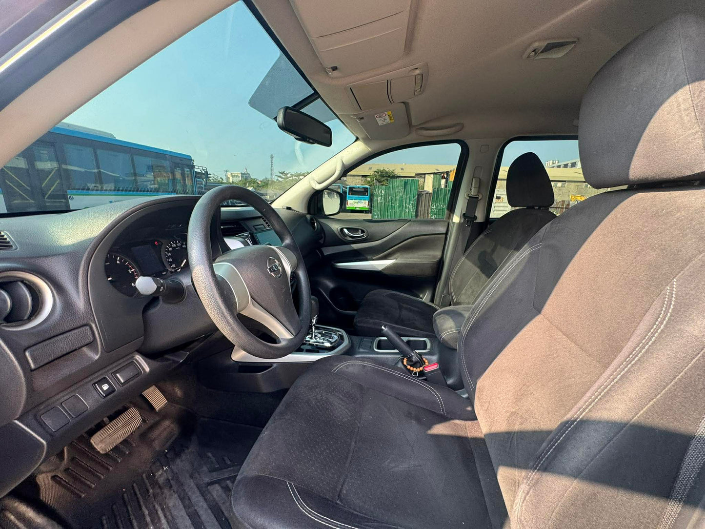 2019 NISSAN NAVARA 2.5L 4X2 EL AUTOMATIC TRANSMISSION Gold Aces Car Display Center