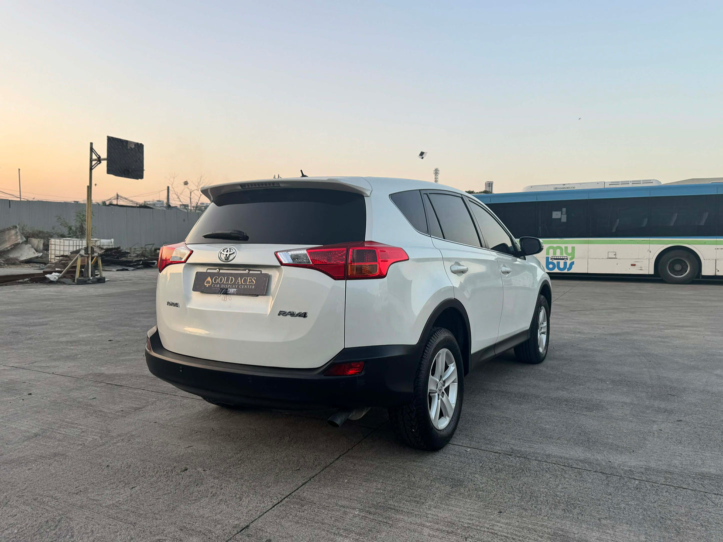 2014 TOYOTA RAV4 2.5L AUTOMATIC TRANSMISSION Gold Aces Car Display Center