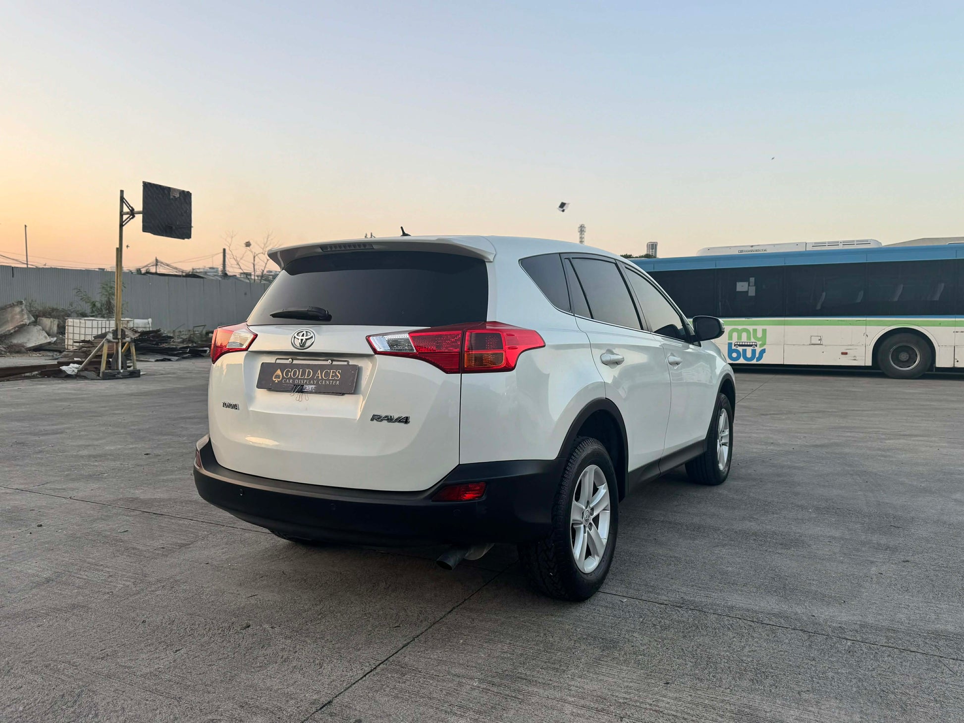 2014 TOYOTA RAV4 2.5L AUTOMATIC TRANSMISSION Gold Aces Car Display Center