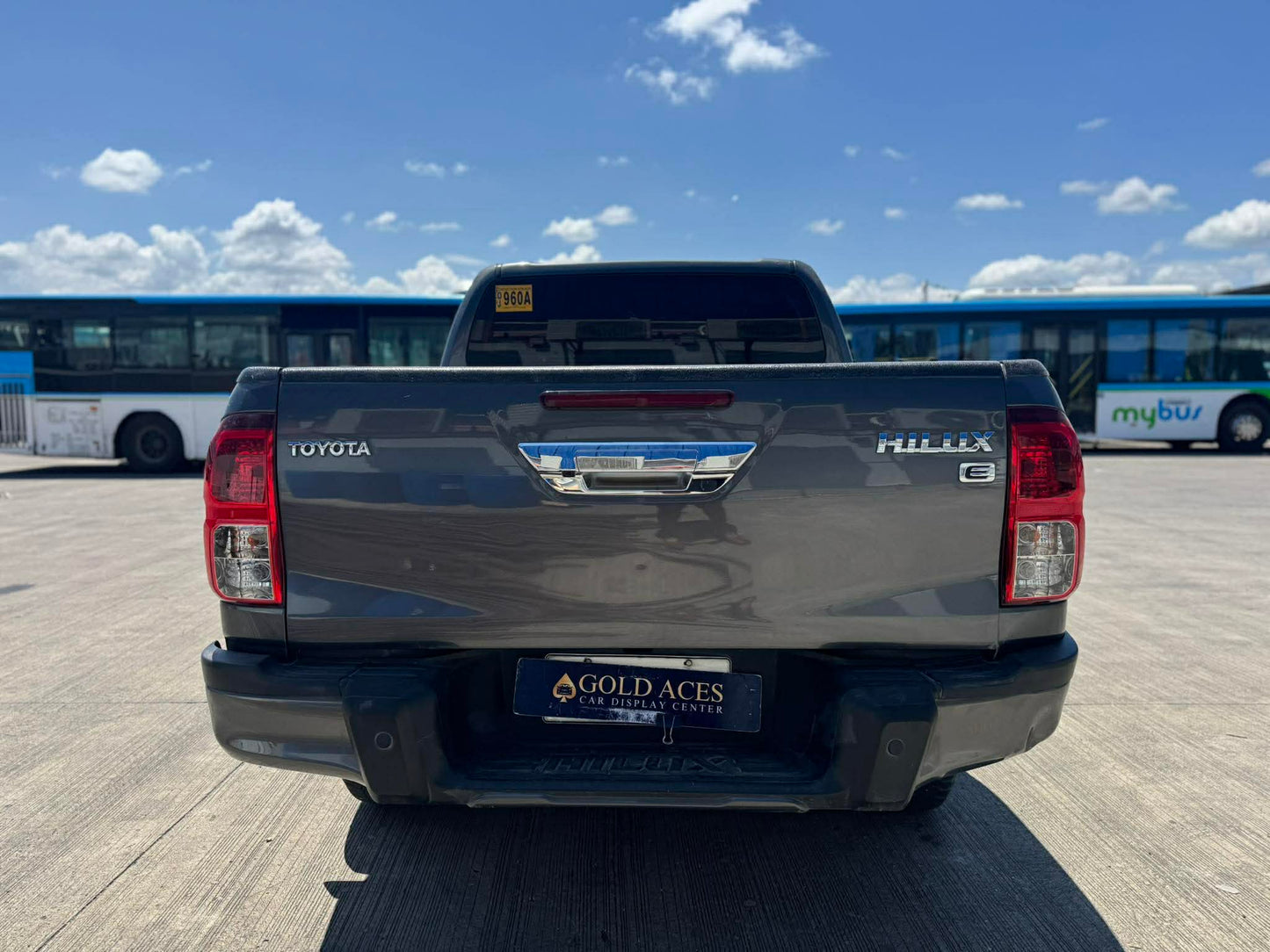 2024 TOYOTA HILUX E 2.4L AUTOMATIC TRANSMISSION Gold Aces Car Display Center