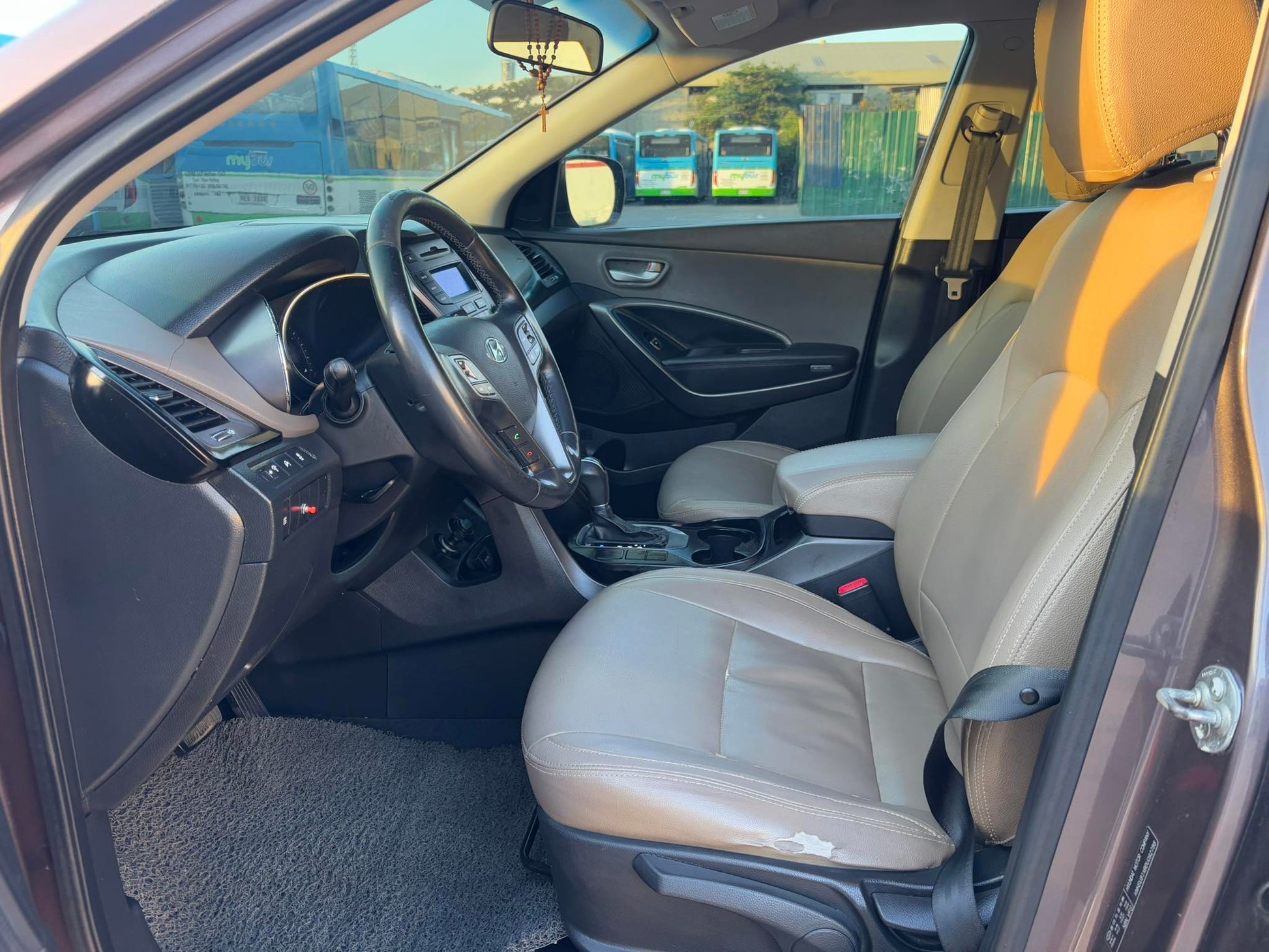 2013 HYUNDAI SANTA FE CRDi 2.2L 4X2 AUTOMATIC TRANSMISSION Gold Aces Car Display Center