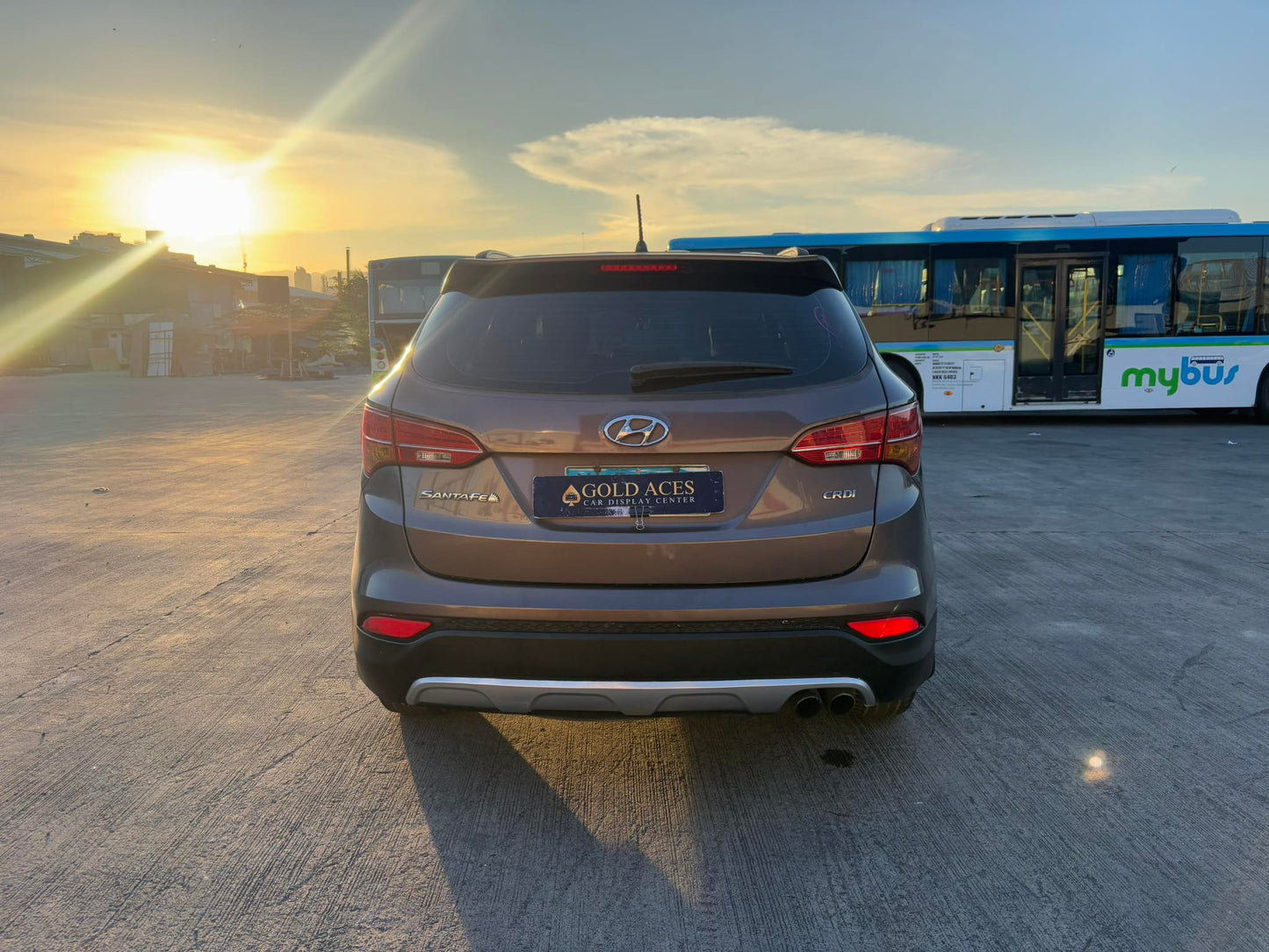 2013 HYUNDAI SANTA FE CRDi 2.2L 4X2 AUTOMATIC TRANSMISSION Gold Aces Car Display Center
