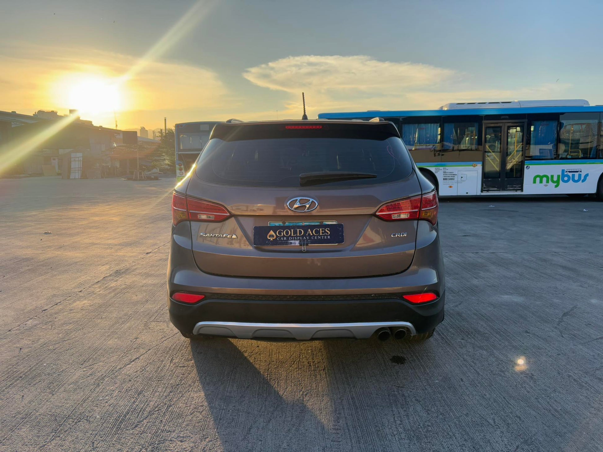 2013 HYUNDAI SANTA FE CRDi 2.2L 4X2 AUTOMATIC TRANSMISSION Gold Aces Car Display Center