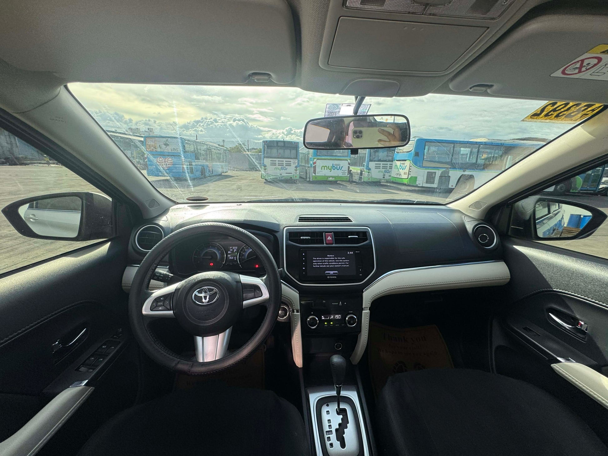 2018 TOYOTA RUSH 1.5L G AUTOMATIC TRANSMISSION Gold Aces Car Display Center