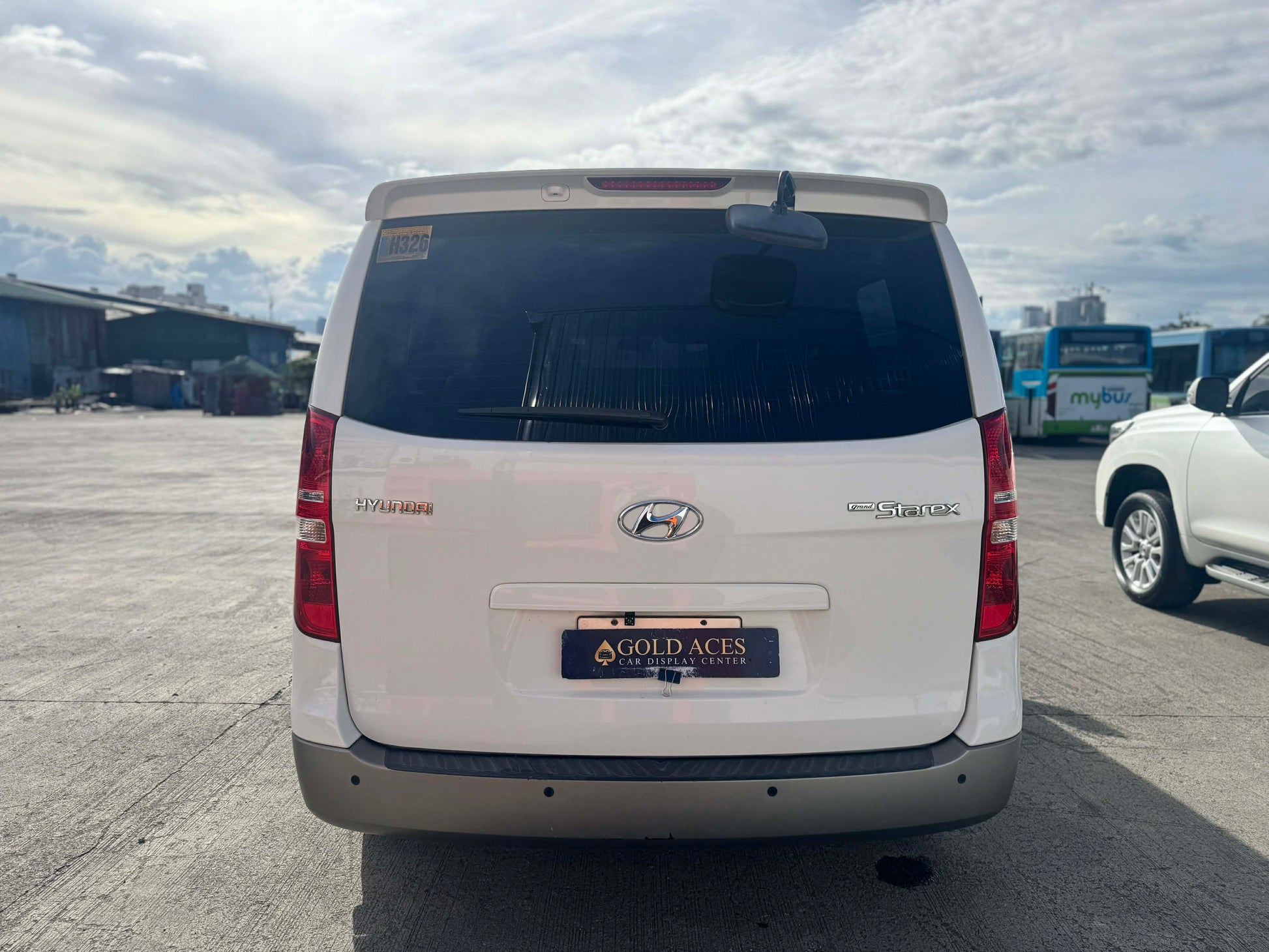 2019 HYUNDAI STAREX GOLD 2.5L CRDi AUTOMATIC TRANSMISSION Gold Aces Car Display Center