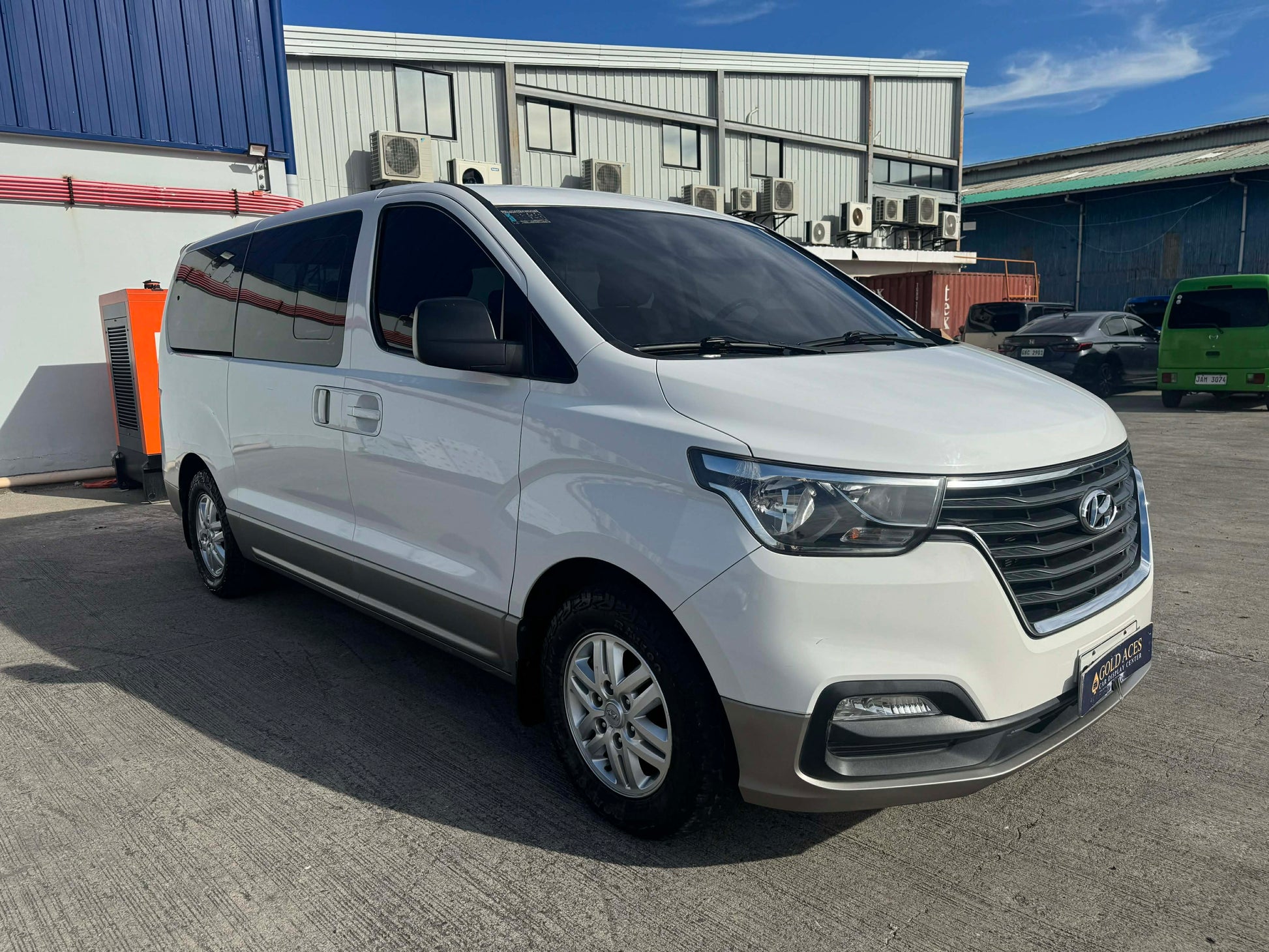 2019 HYUNDAI STAREX GOLD 2.5L CRDi AUTOMATIC TRANSMISSION Gold Aces Car Display Center